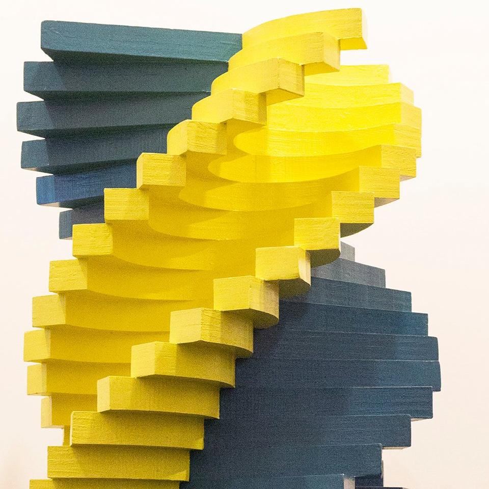 Spiral in Gelb und Blau (Abstrakter Expressionismus), Sculpture, von George Sugarman