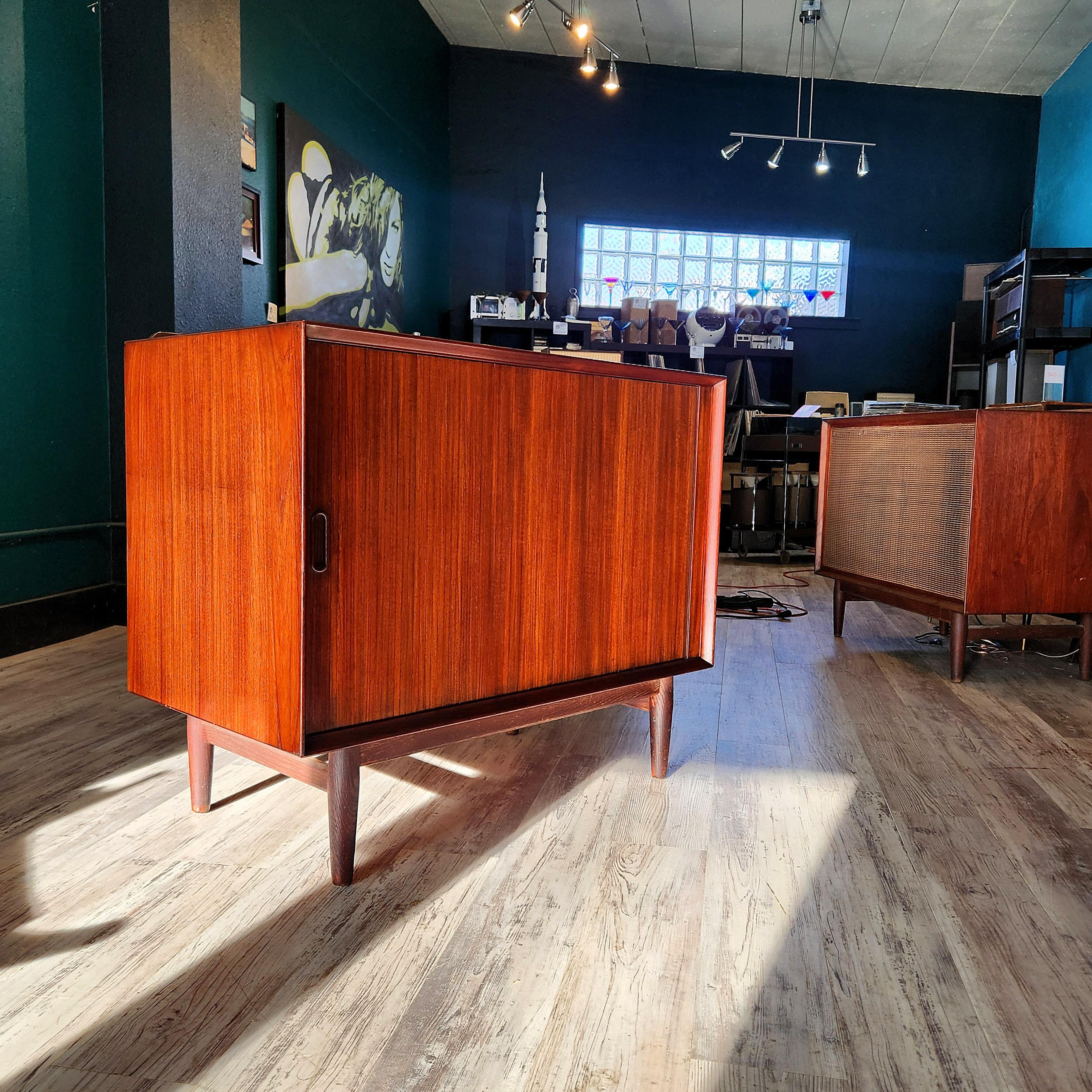 George Tanier / Moebler Danish Denmark stereo console mcm lk eames scandinavian In Good Condition For Sale In Madison, WI
