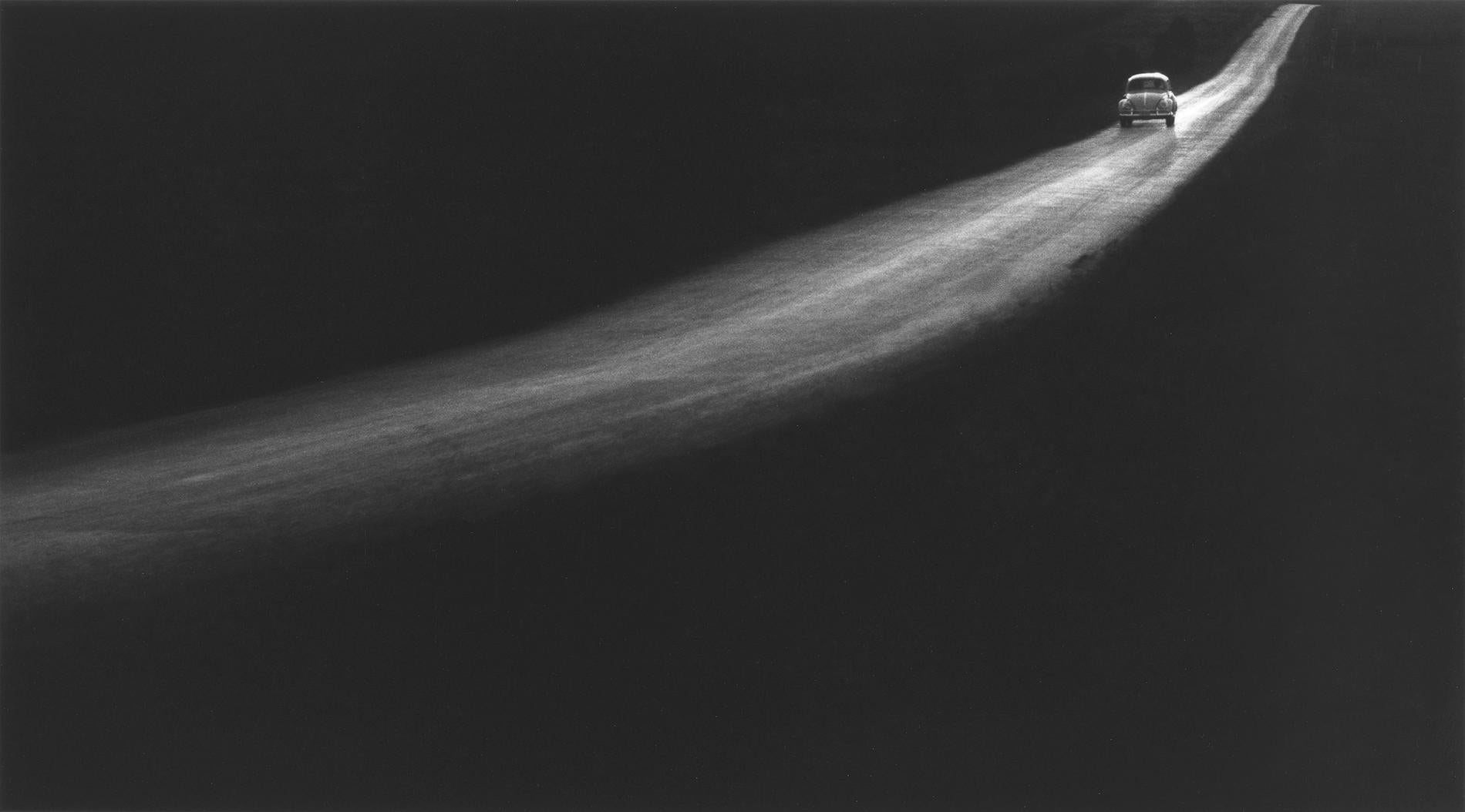 Black and White Photograph de George Tice - Camino rural