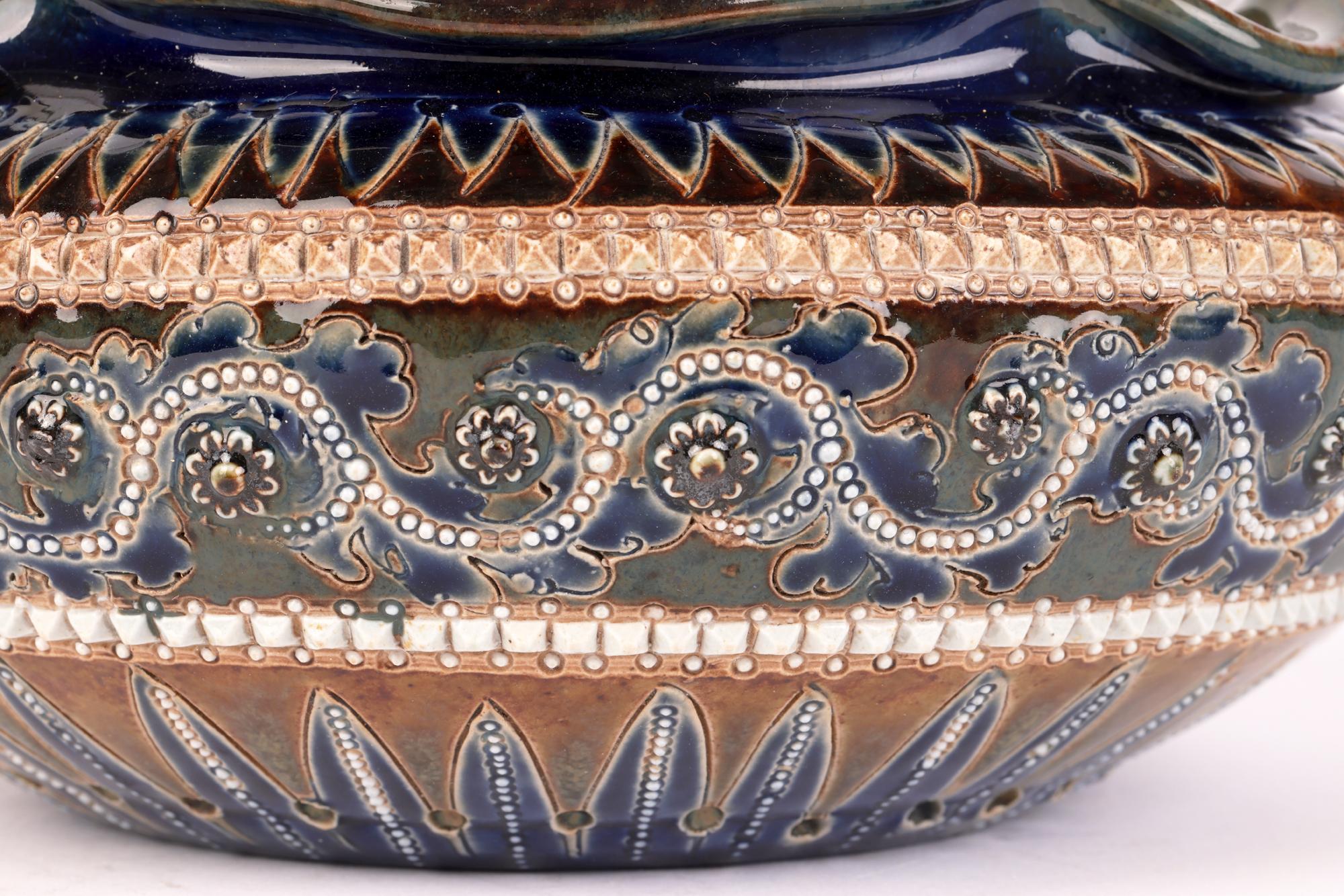 Mouvement esthétique Bol en poterie du mouvement esthétique de George Tinworth Doulton Lambeth, 1879 en vente