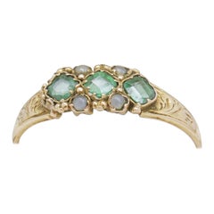 Antique George V 15ct Yellow Gold Ring, Emerald 
Pearls