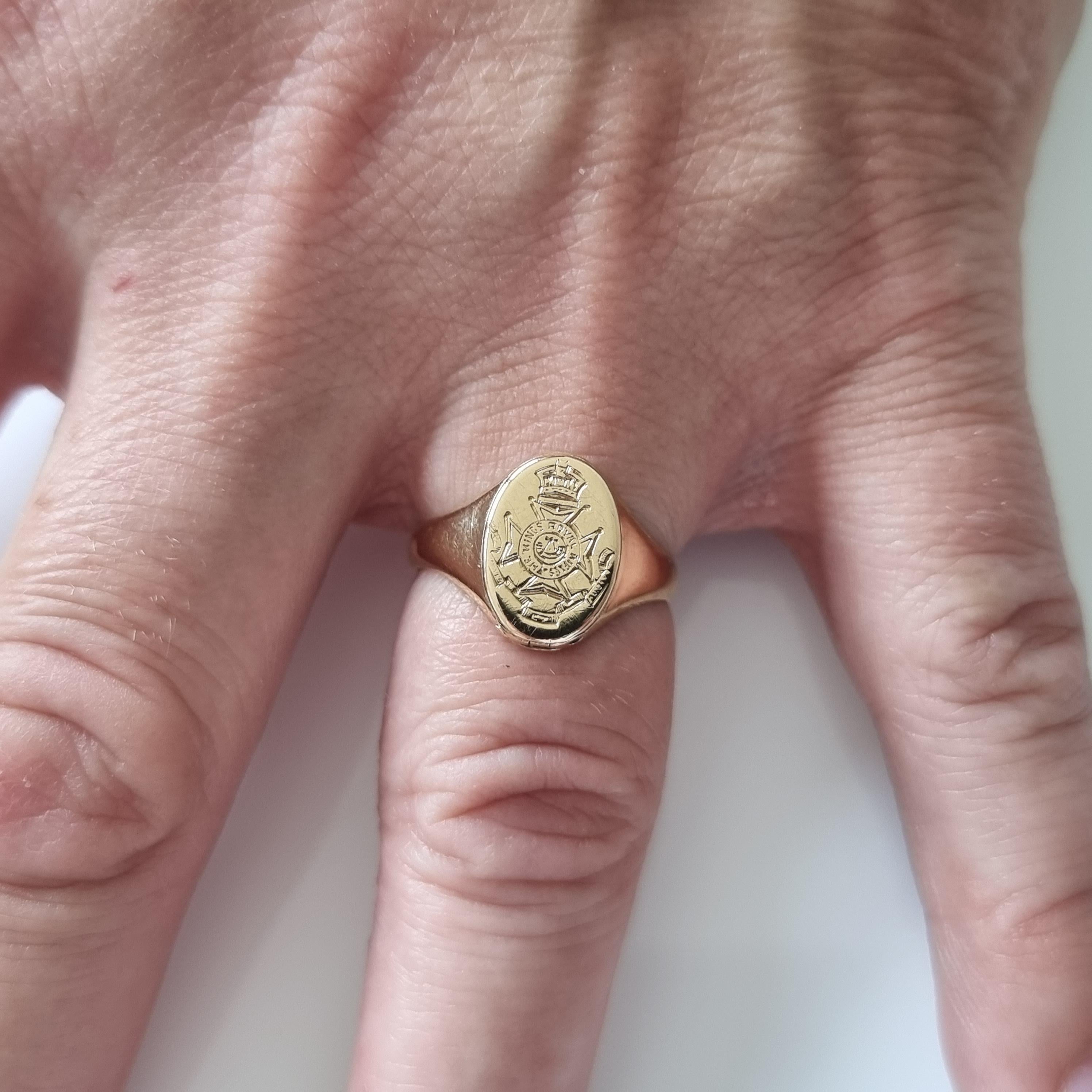George V 18 Carat Gold Portrait Locket Signet Ring, King's Royal Rifle Corps For Sale 8