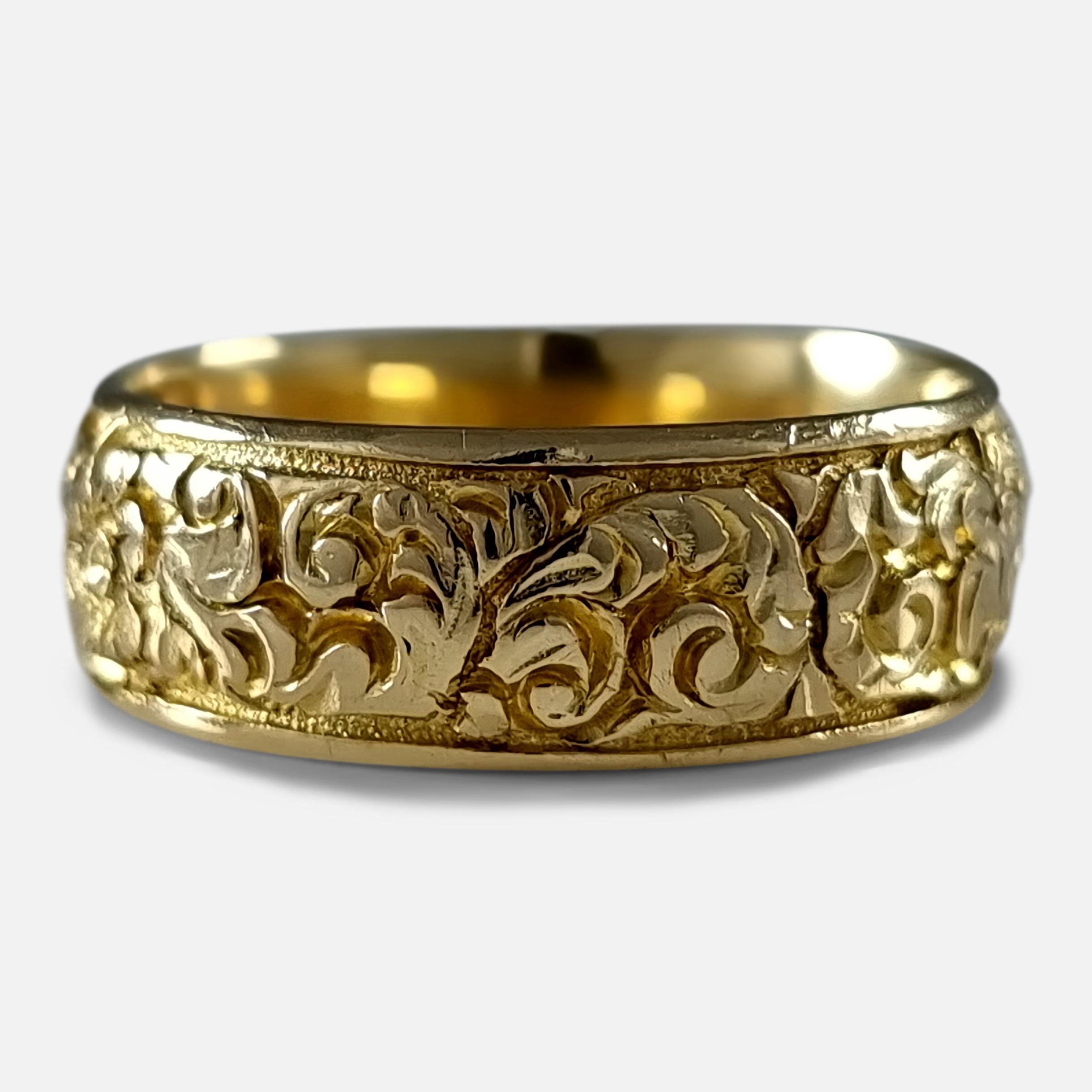 George V 18 Carat Gold Engraved Keeper Ring, 1926 In Good Condition In Glasgow, GB