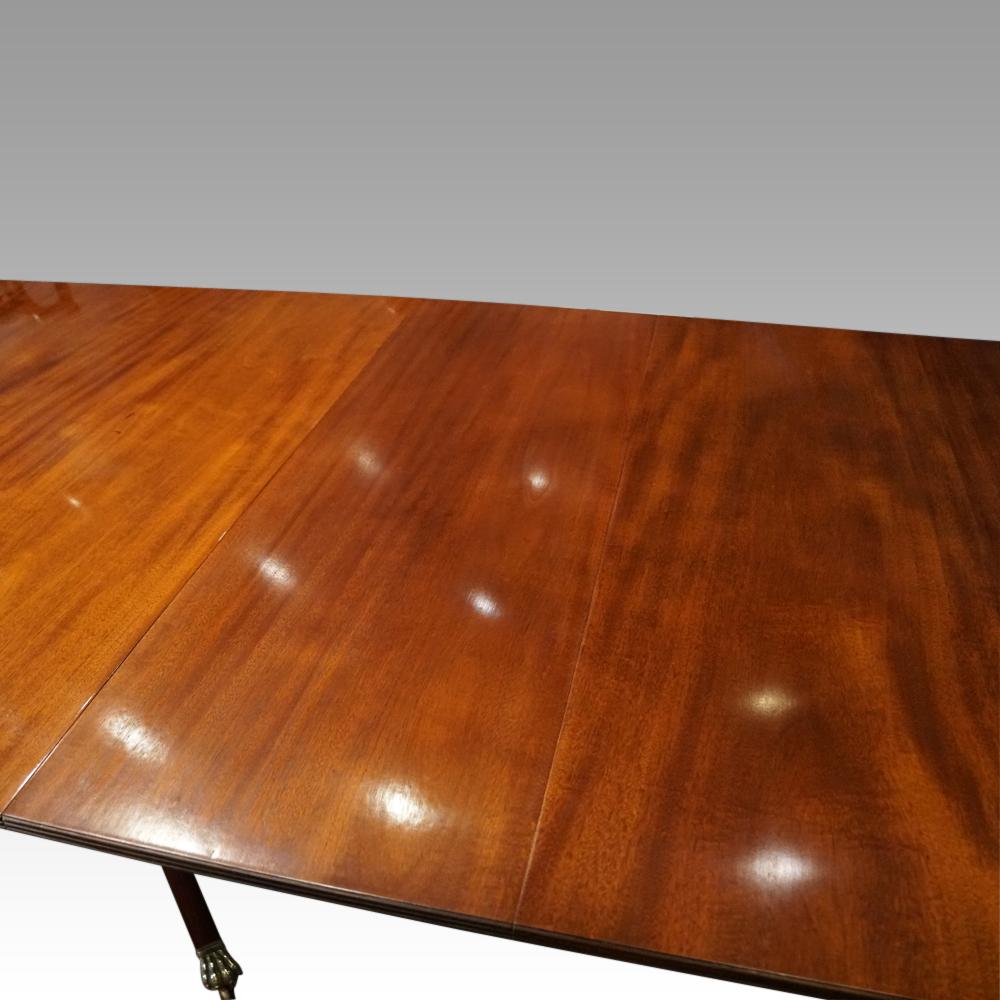 George V Mahogany 3 Pillar Dining Table In Good Condition For Sale In Salisbury, Wiltshire