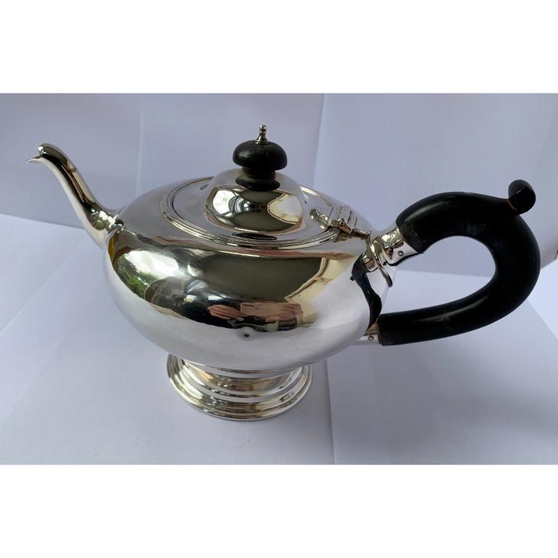 Women's or Men's George V Round Sterling Silver Tea Pot by C S Harris & Sons Ltd, 1933 For Sale