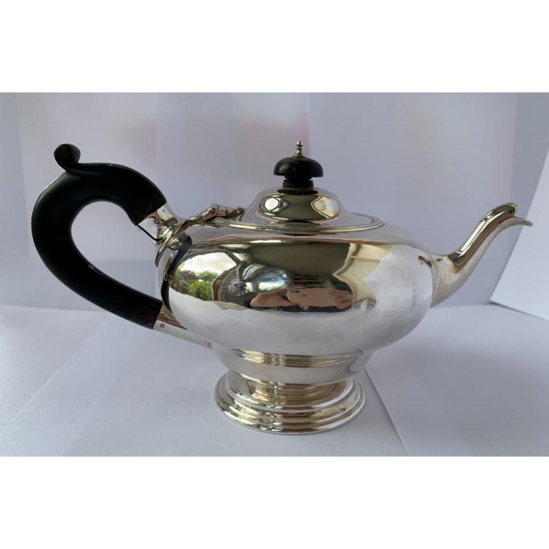 George V Round Sterling Silver Tea Pot by C S Harris & Sons Ltd, 1933 For Sale 1