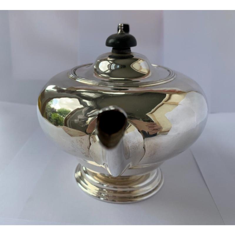 George V Round Sterling Silver Tea Pot by C S Harris & Sons Ltd, 1933 For Sale 2
