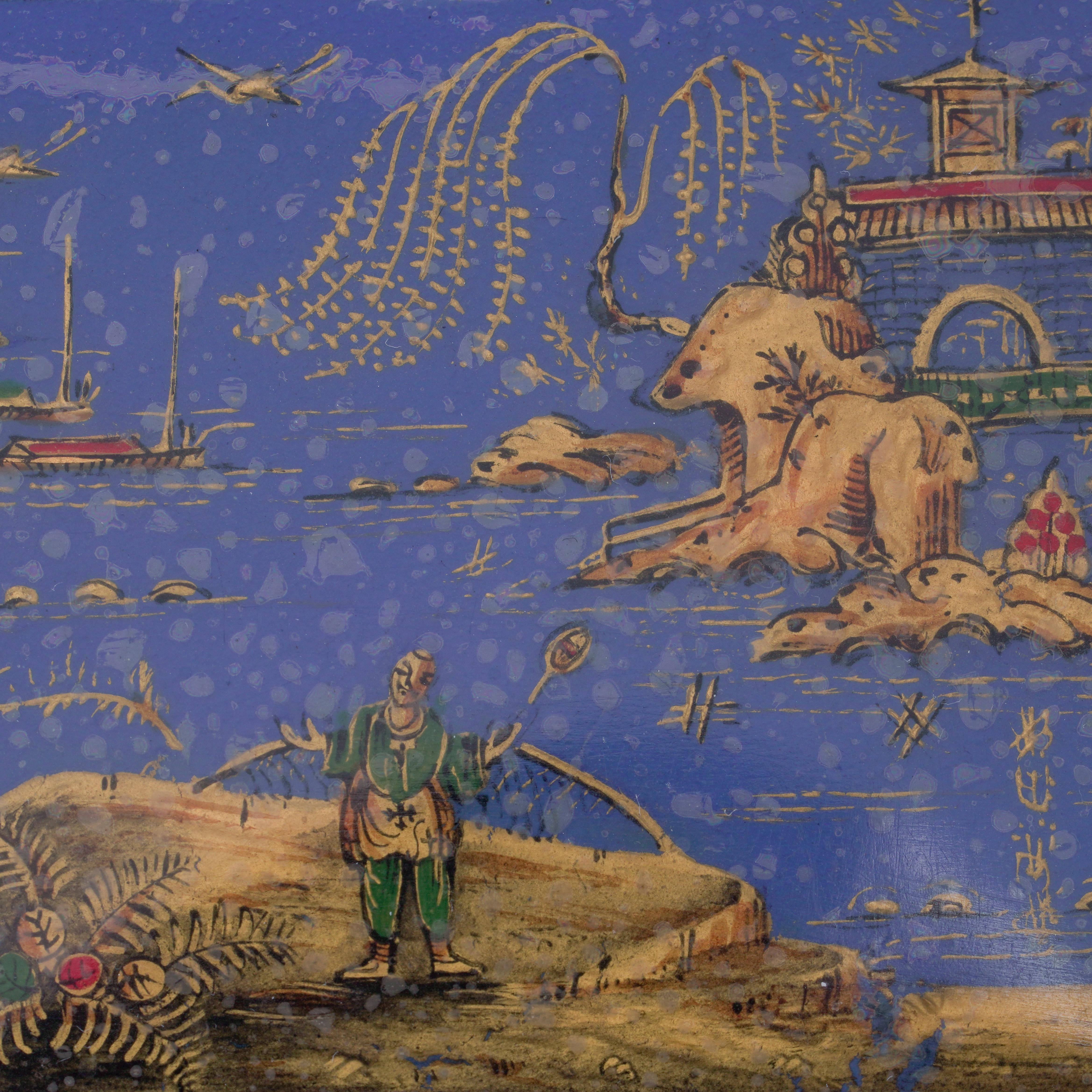 Pregevole tabacchiera a motore di George Davis in argento con coperchio smaltato, con marchio di Henry Clifford Davis, Birmingham, 1926. La copertina è dipinta in ricchi blu e oro con una scena orientale che raffigura un gentiluomo in primo piano,