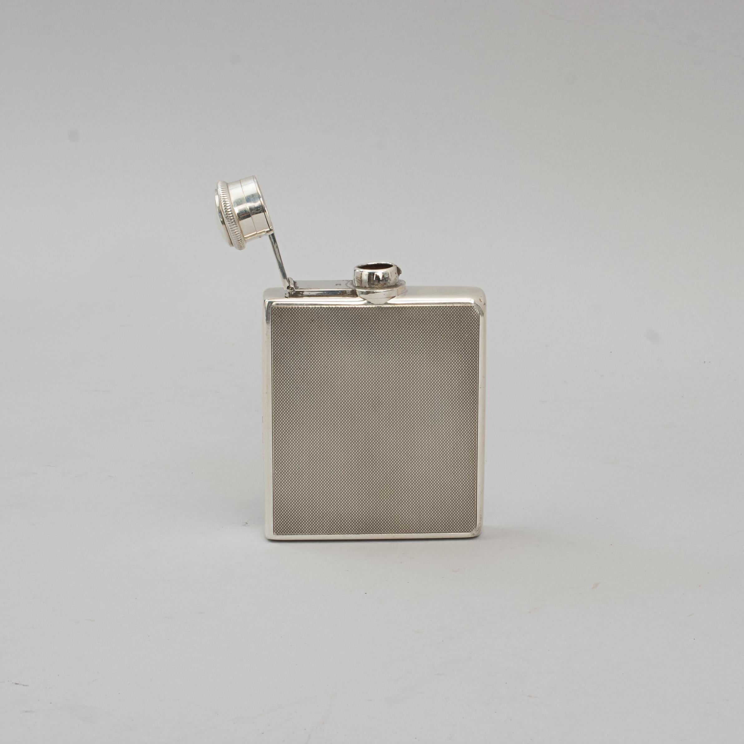George V Silver Hip Flask In Good Condition For Sale In Oxfordshire, GB