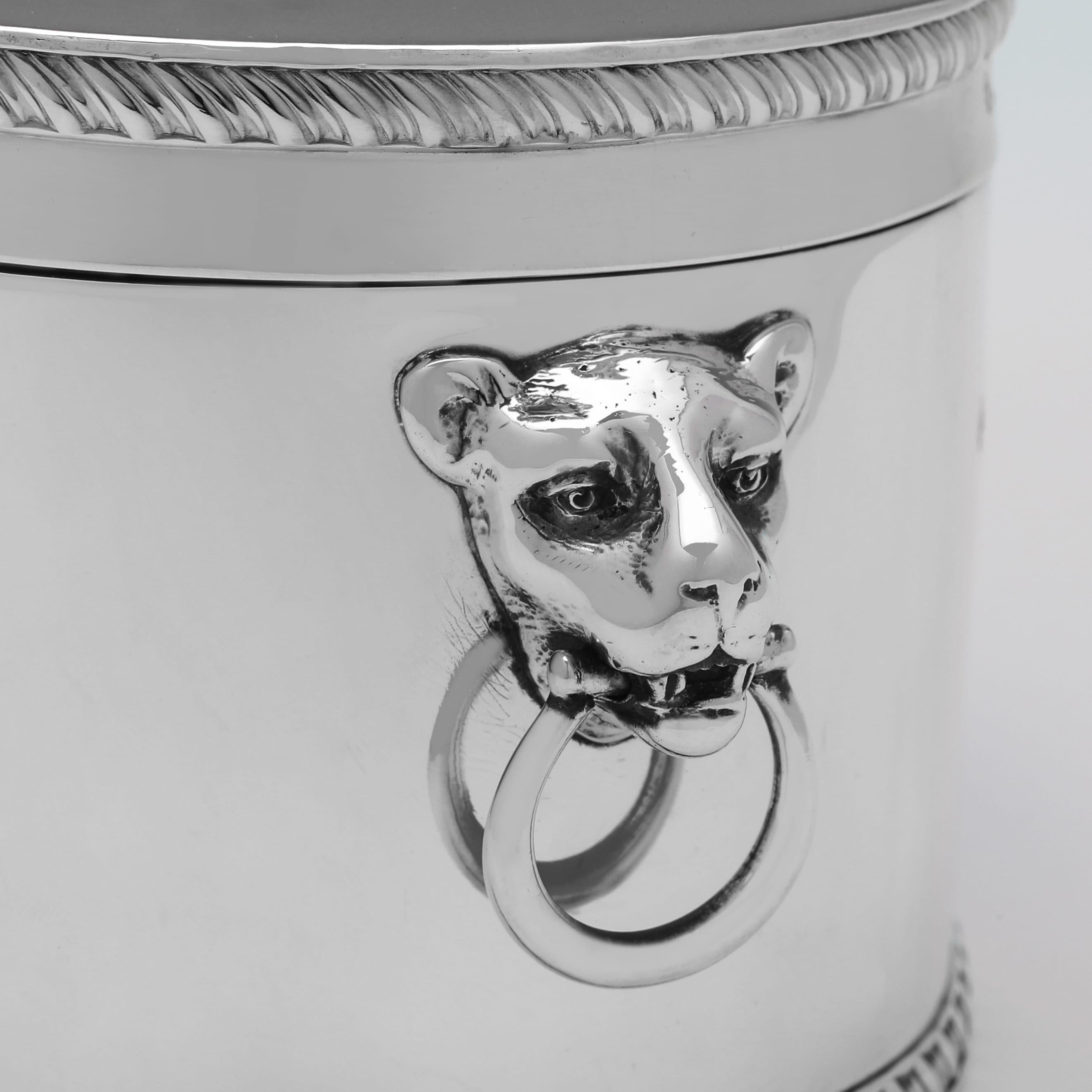 Inizio XX secolo Biscottiera in argento sterling George V - Londra 1912 di Horace Woodward & Co. in vendita