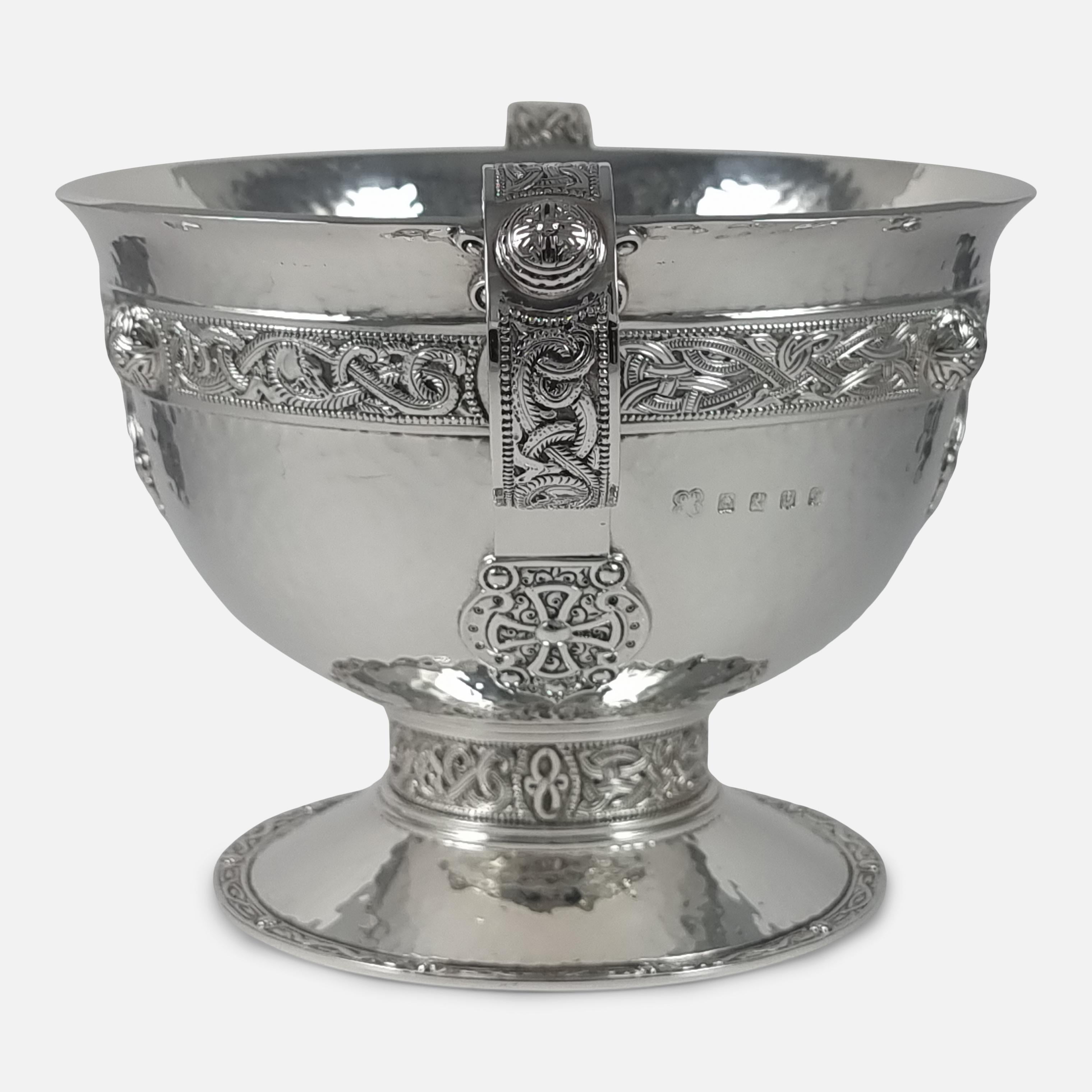 George V Sterling Silver Celtic Revival Bowl, Edward & Sons, 1915 In Good Condition For Sale In Glasgow, GB