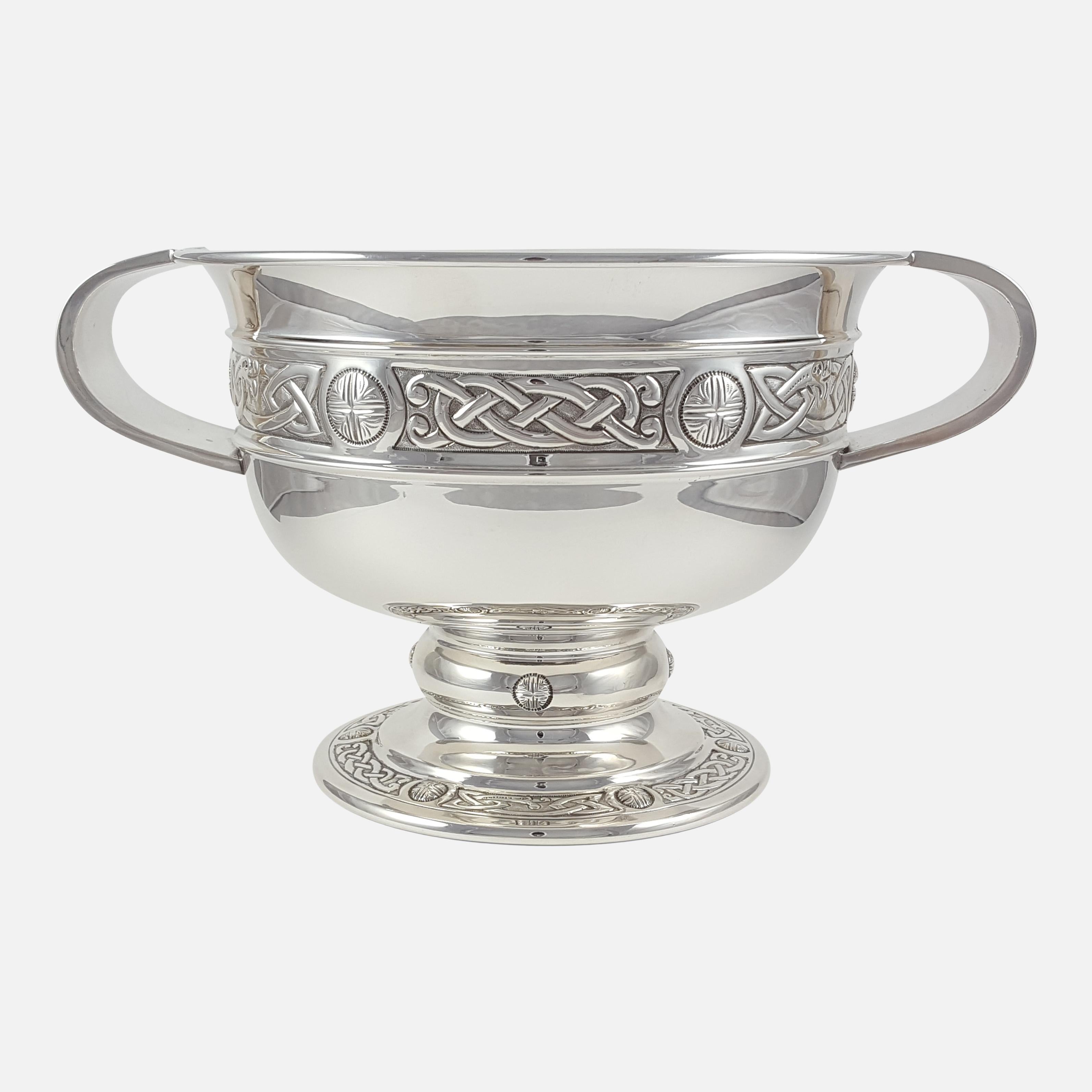 A George V sterling silver Celtic Revival bowl of circular form. The bowl is crafted with a Celtic decoration to the border, handles, and base. Birmingham hallmarks, 1935, and with unattributed makers mark.

Assay: - .925 (Sterling Silver).

Date: -