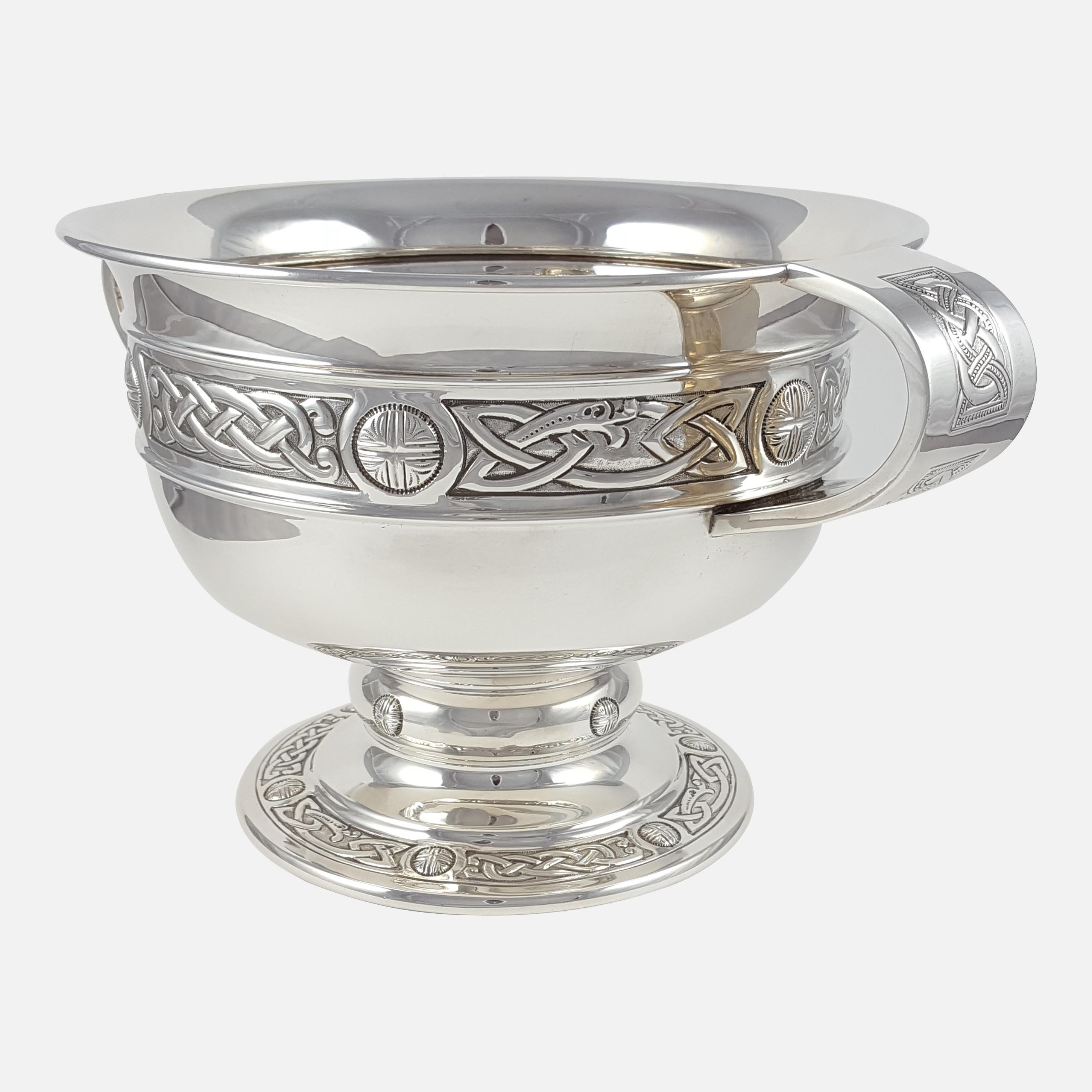 George V Sterling Silver Celtic Revival Twin-Handled Bowl, 1935 In Good Condition In Glasgow, GB