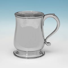 Taza de bautizo de plata de ley «George V», de Edward Barnard & Sons, Londres, 1910