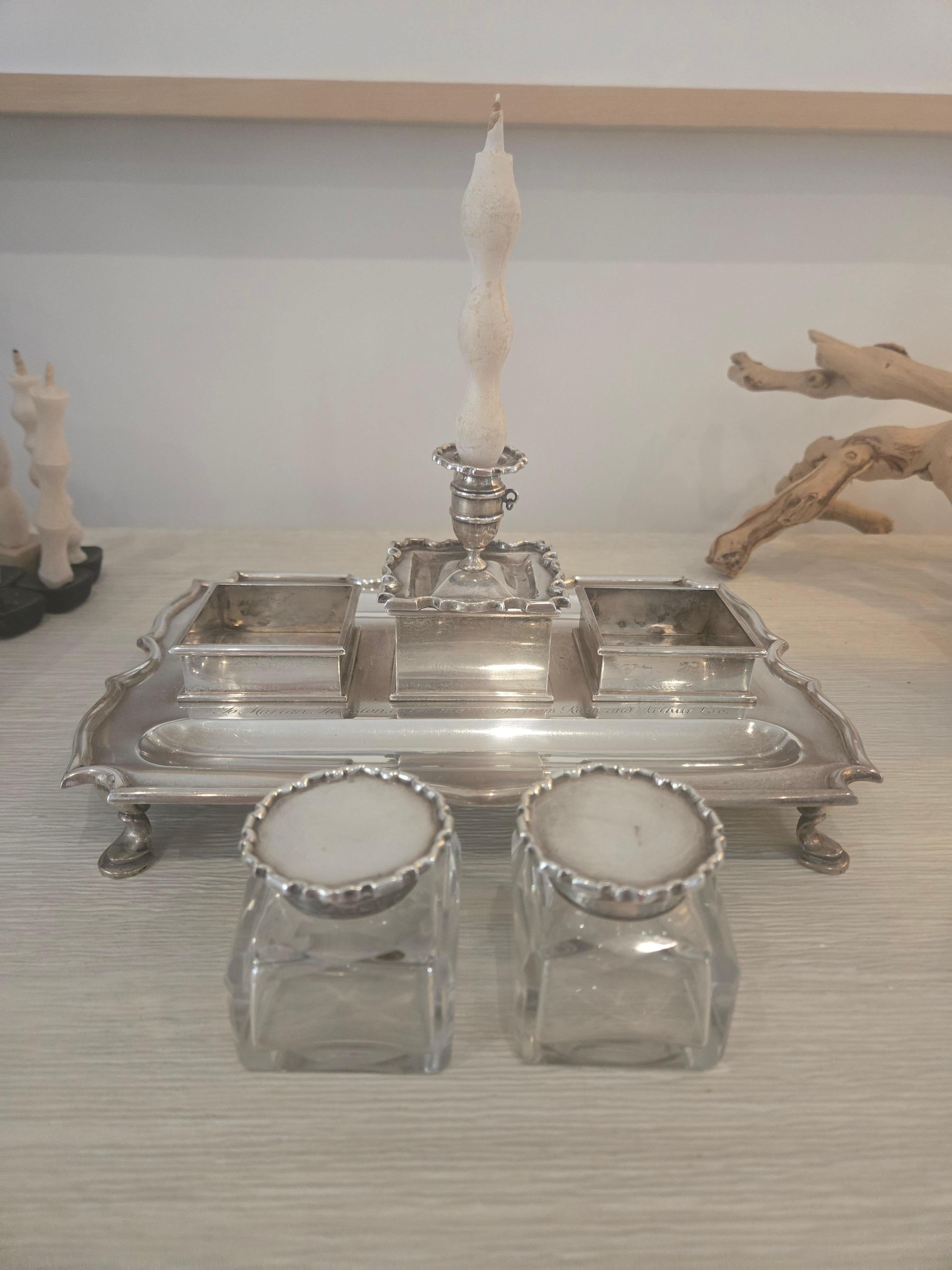 Calamaio da scrivania George V in argento sterling e cristallo in vendita 1