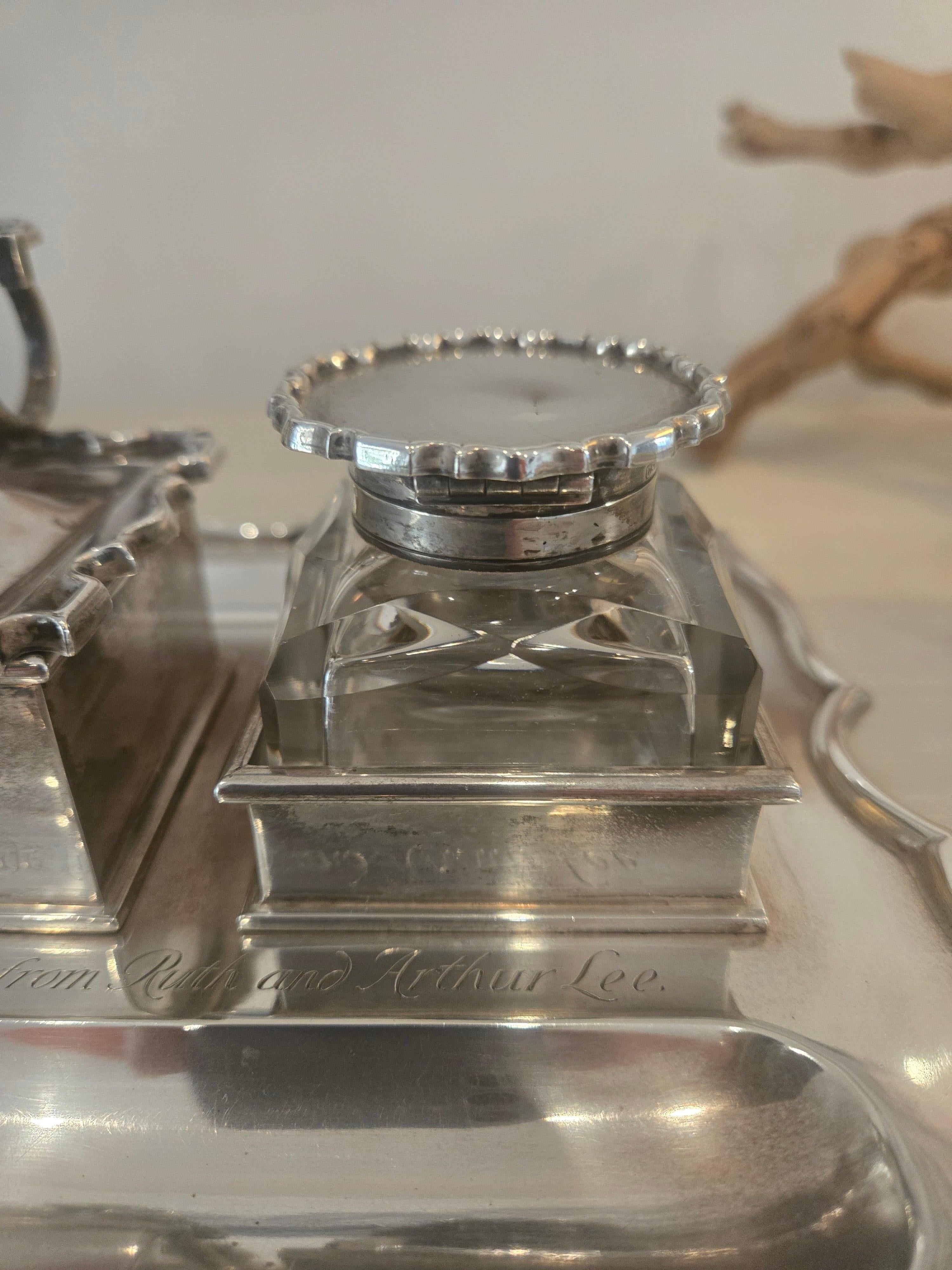 Calamaio da scrivania George V in argento sterling e cristallo in vendita 2