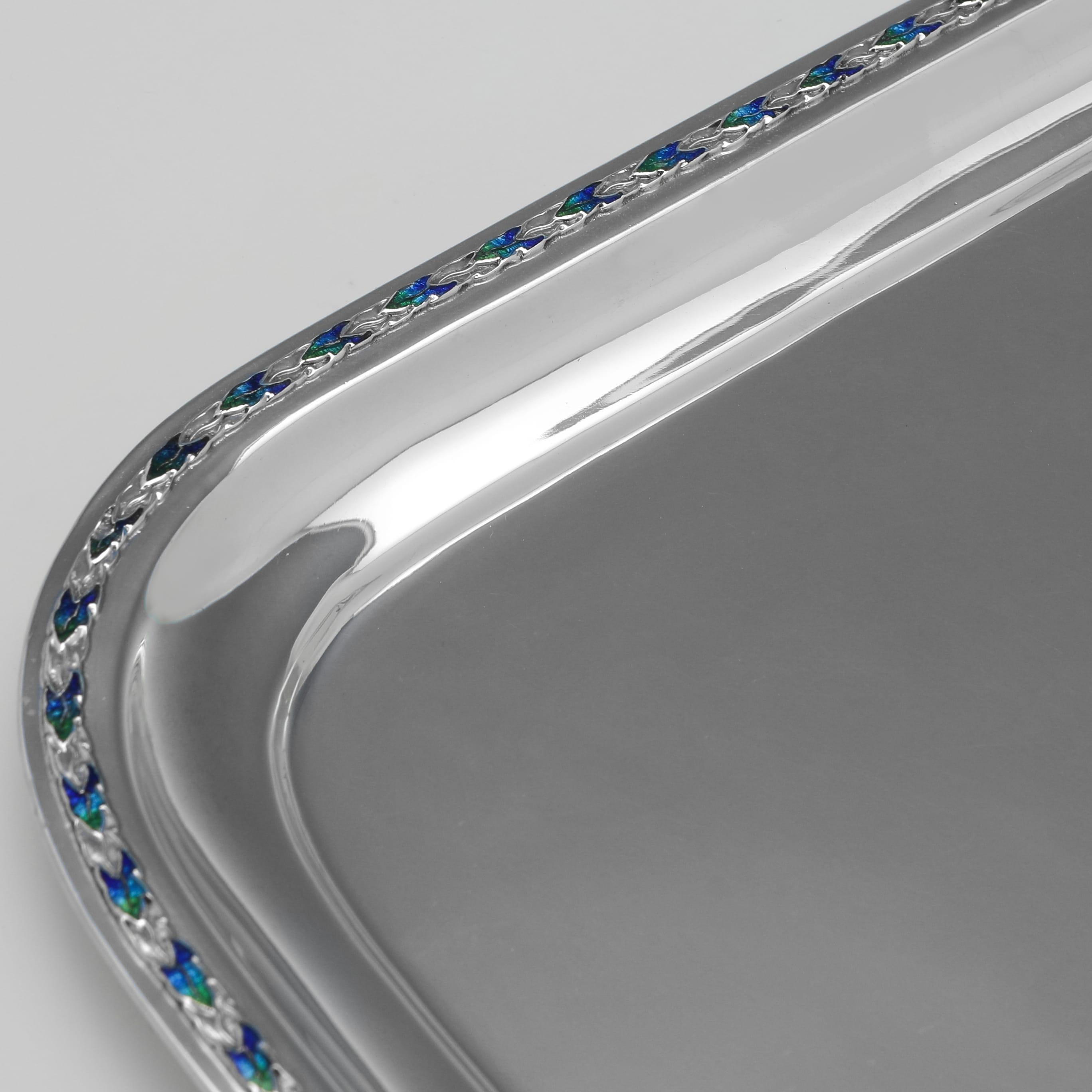 Inglese Vassoio da toeletta in argento sterling e smalto di Liberty & Co. di Giorgio V - 1924 in vendita