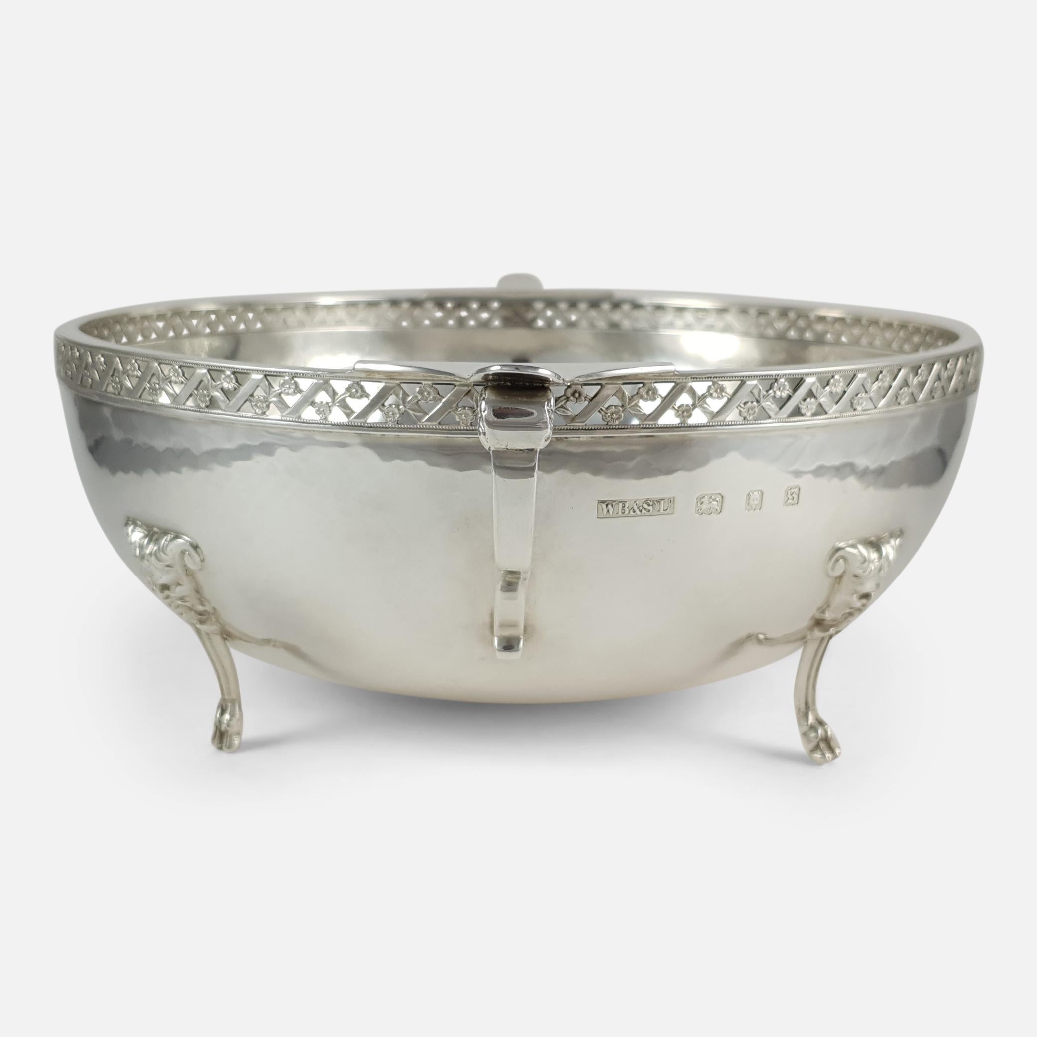 George V Sterling Silver Hammered Twin-Handled Bowl, London, 1933 In Good Condition For Sale In Glasgow, GB