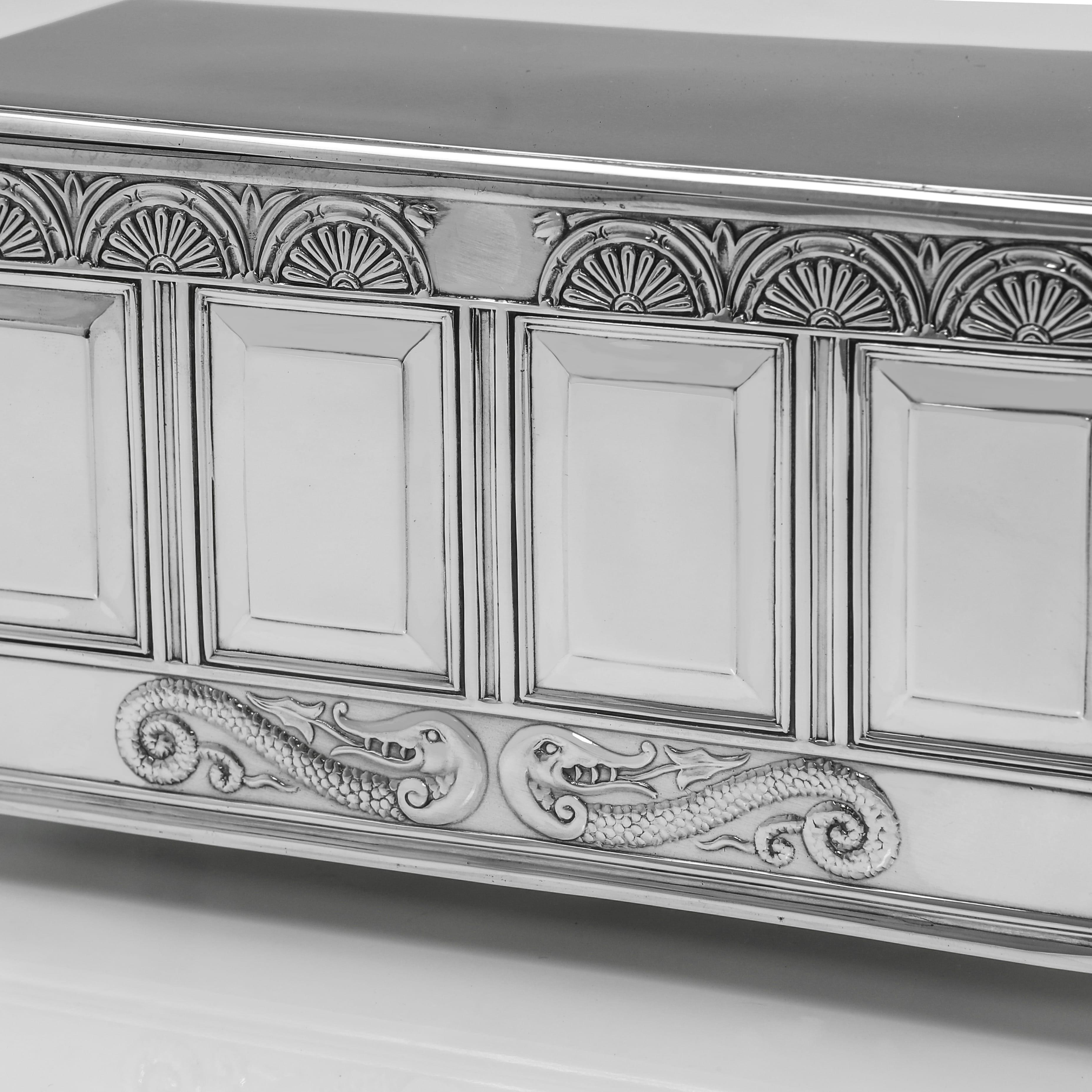 George V Sterling Silver Jewellery Box by Thomas Bradbury & Sons made in 1923 Bon état - En vente à London, London