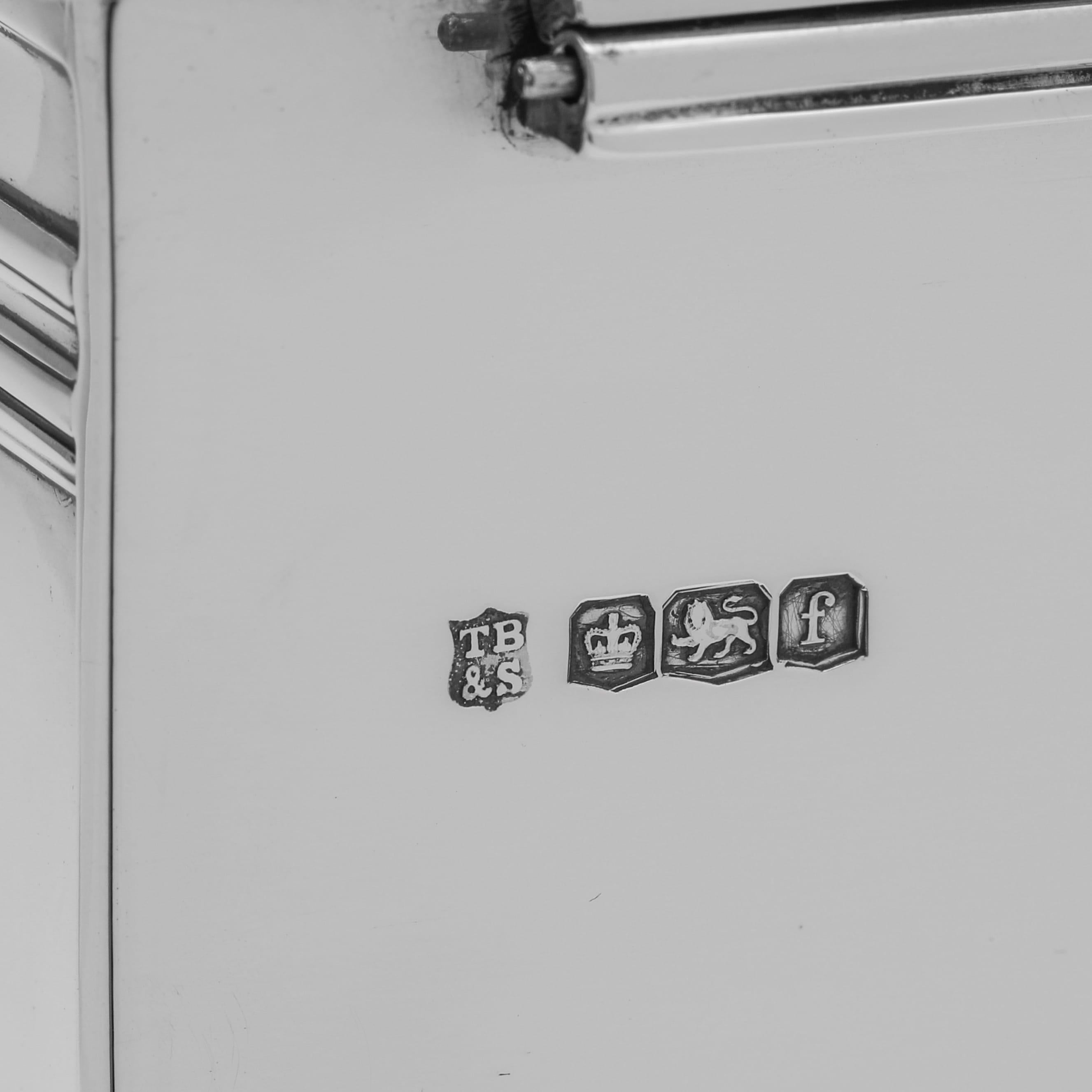 Début du 20ème siècle George V Sterling Silver Jewellery Box by Thomas Bradbury & Sons made in 1923 en vente