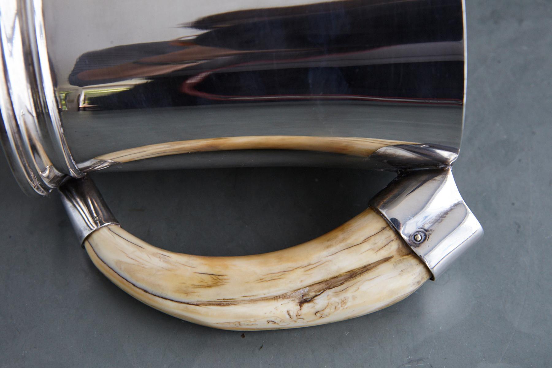 Tazza in argento sterling George V con manico a zanna di cinghiale, Hukin and Heath in vendita 2