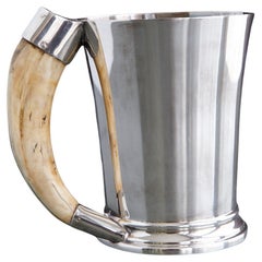 Taza de plata de ley de Jorge V con asa de pico de jabalí, Hukin & Heath