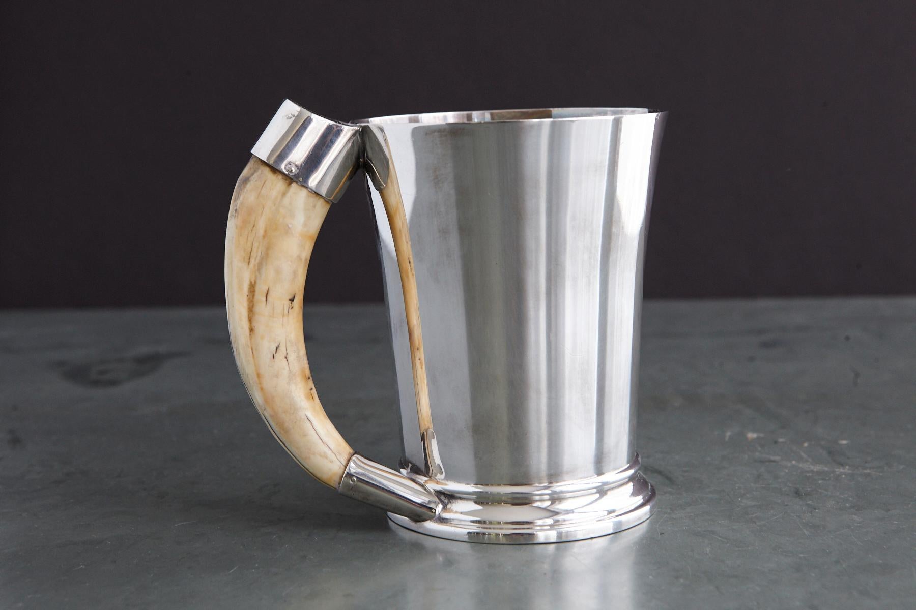 Art Déco Tazza in argento sterling George V con manico a zanna di cinghiale, Hukin and Heath in vendita