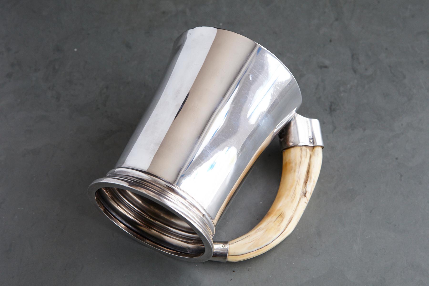 Tazza in argento sterling George V con manico a zanna di cinghiale, Hukin and Heath in vendita 1