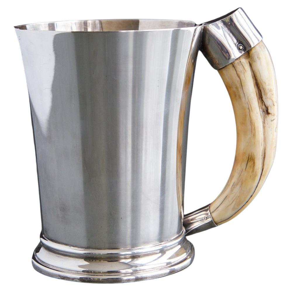 Tazza in argento sterling George V con manico a zanna di cinghiale, Hukin and Heath in vendita