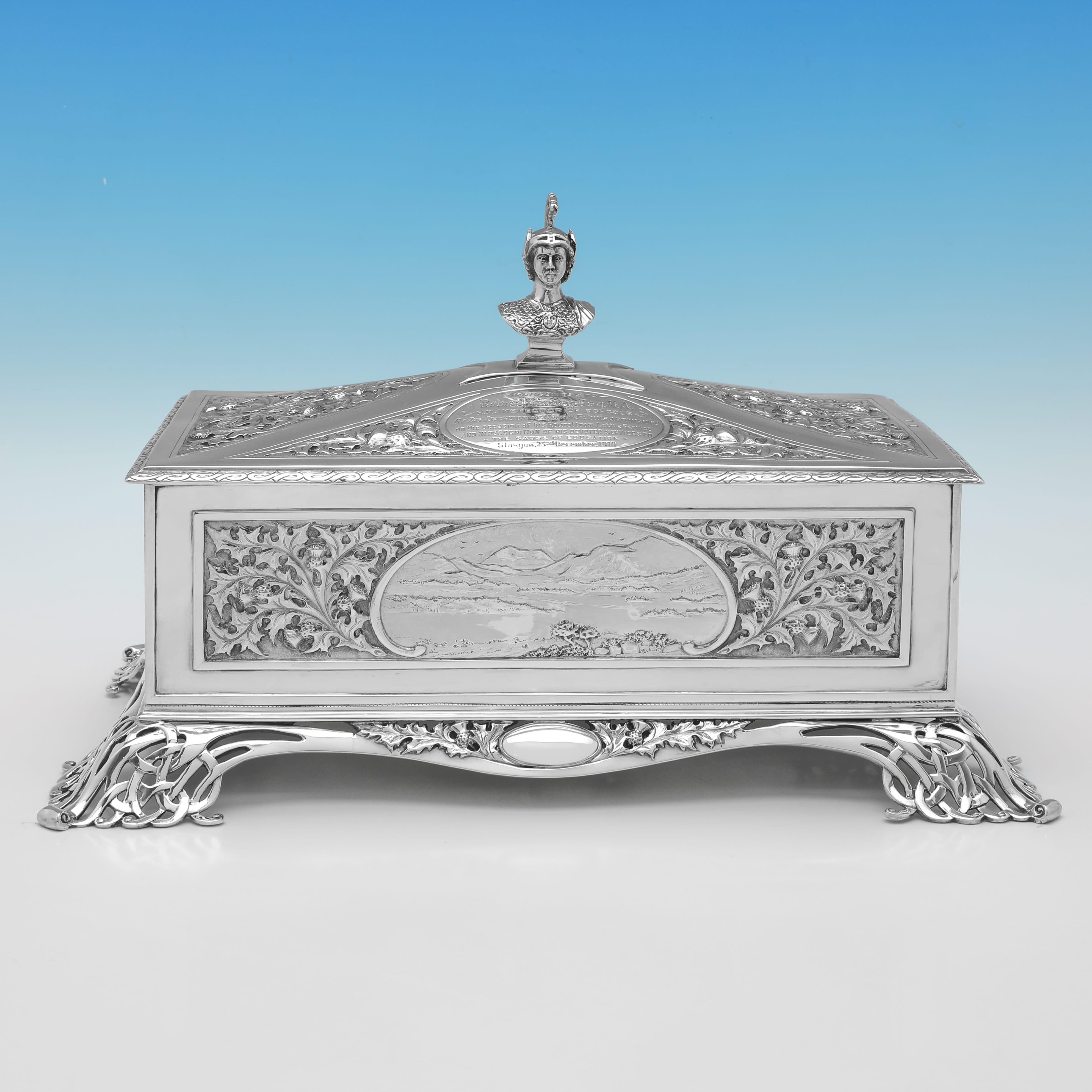 Scozzese Cofanetto di presentazione in argento sterling di Giorgio V con scene scozzesi - Glasgow 1910 in vendita