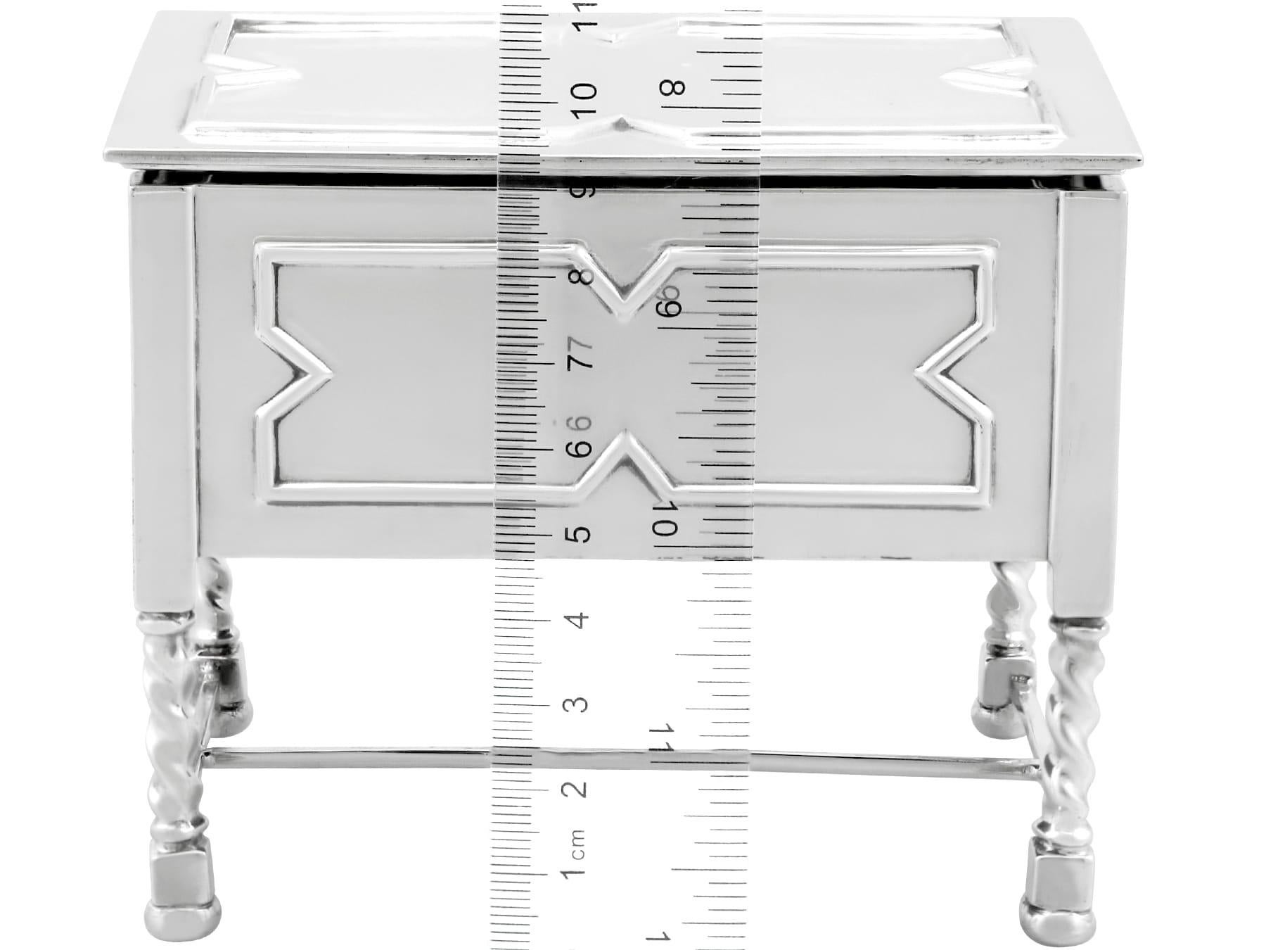George V Sterling Silver Table Trinket Box  For Sale 6