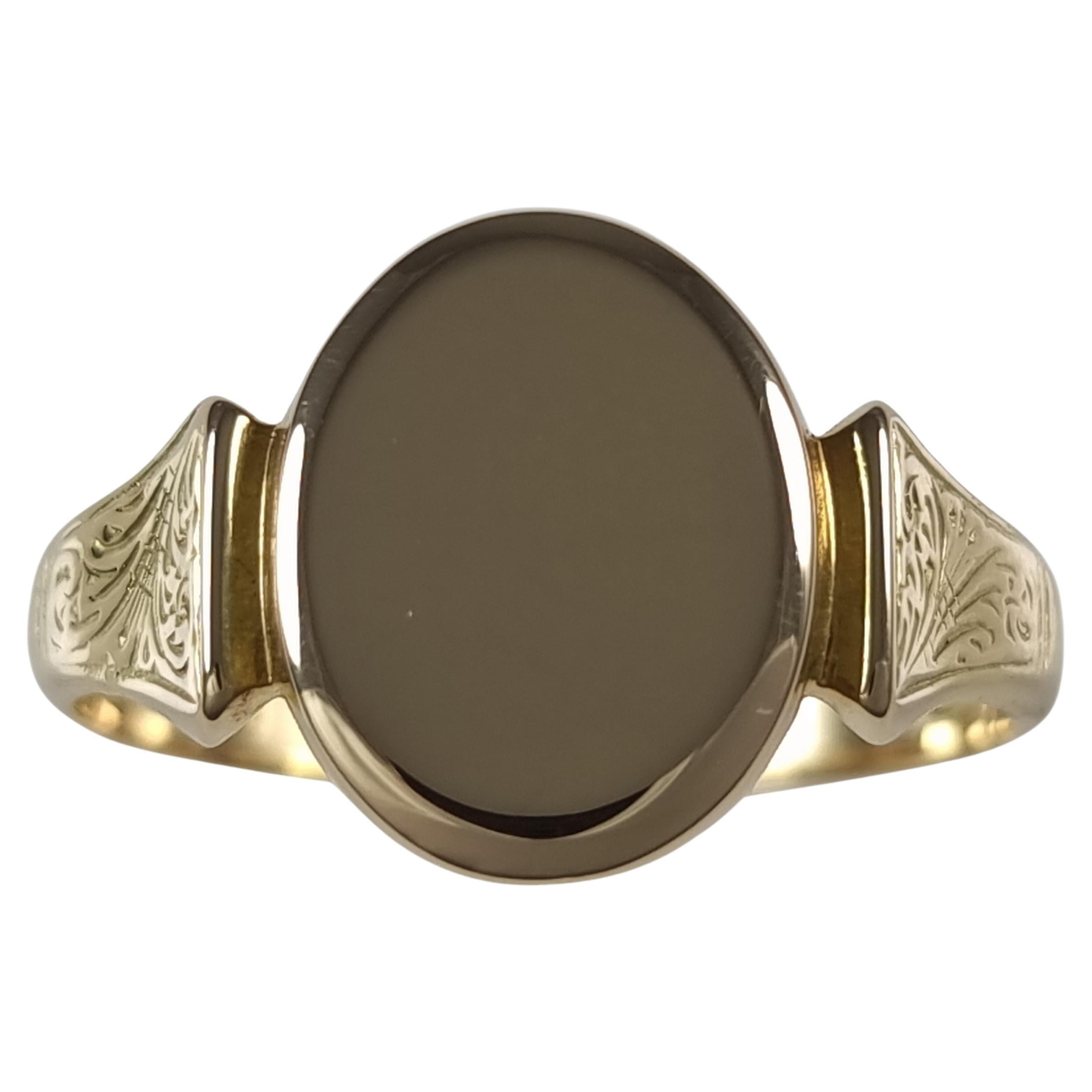 George VI 18 Carat Yellow Gold Signet Ring, 1940 For Sale
