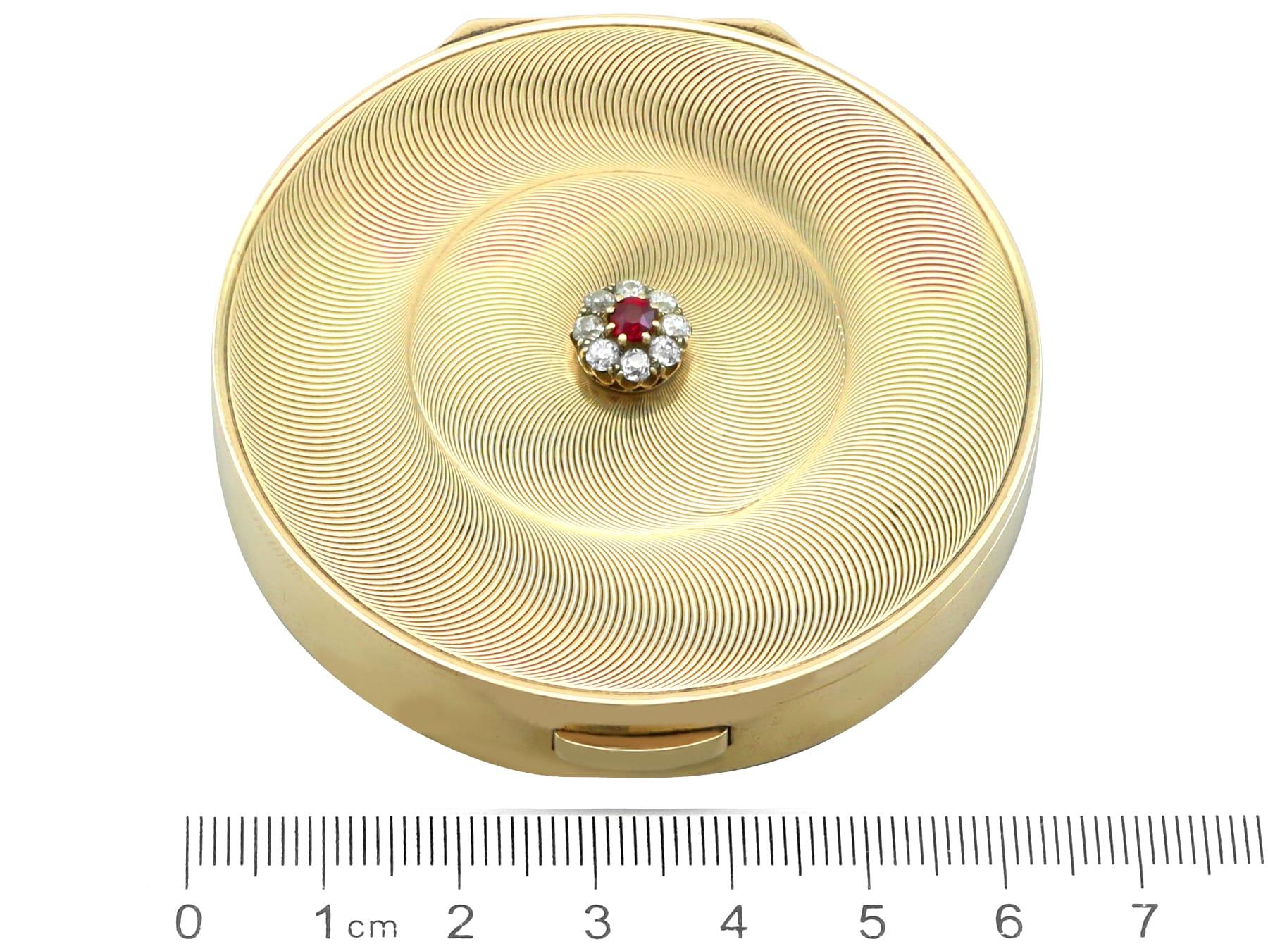George VI 9 Carat Yellow Gold Ruby and Diamond Powder/Mirror Compact by Cartier For Sale 8