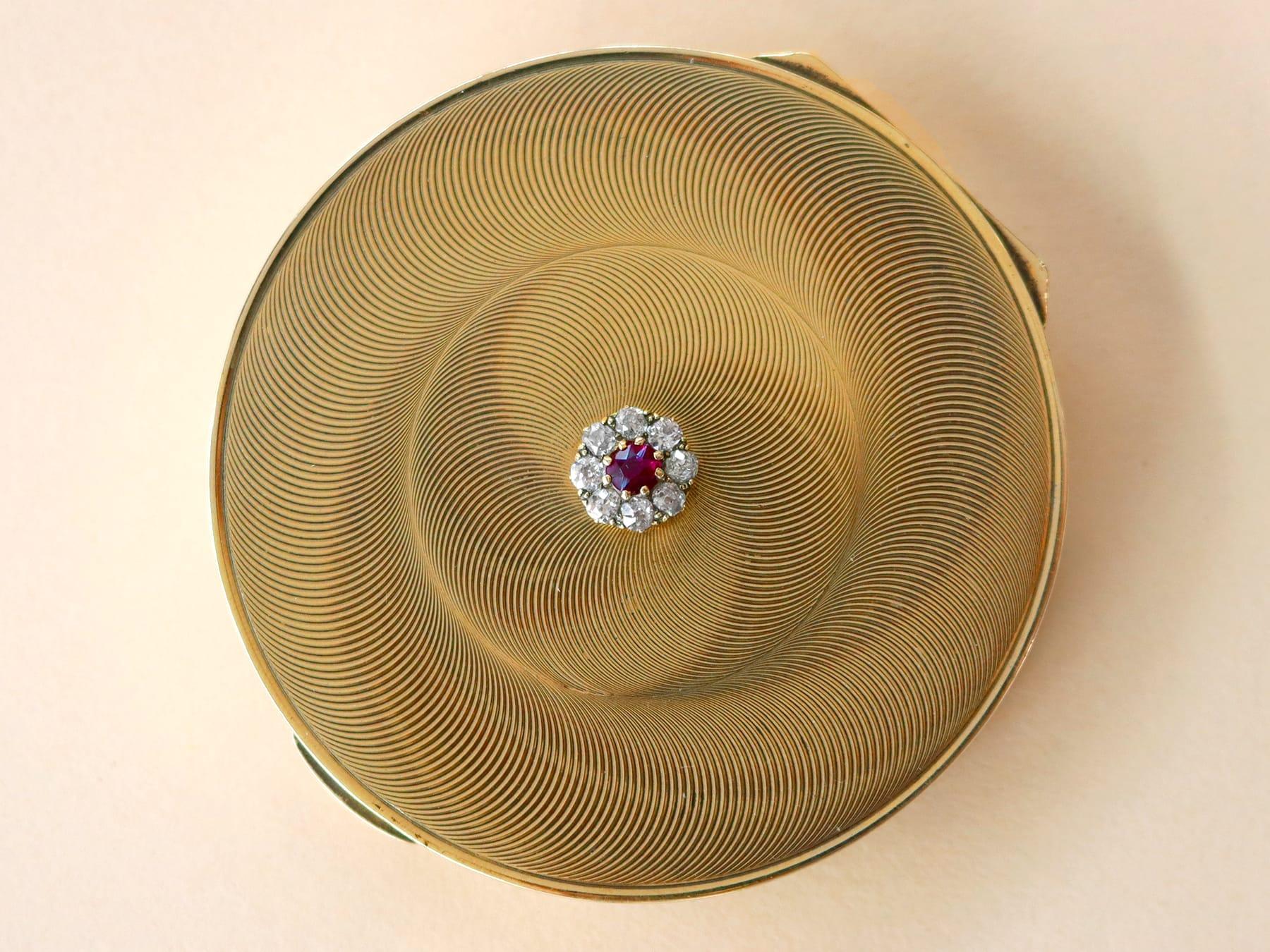 English George VI 9 Carat Yellow Gold Ruby and Diamond Powder/Mirror Compact by Cartier For Sale