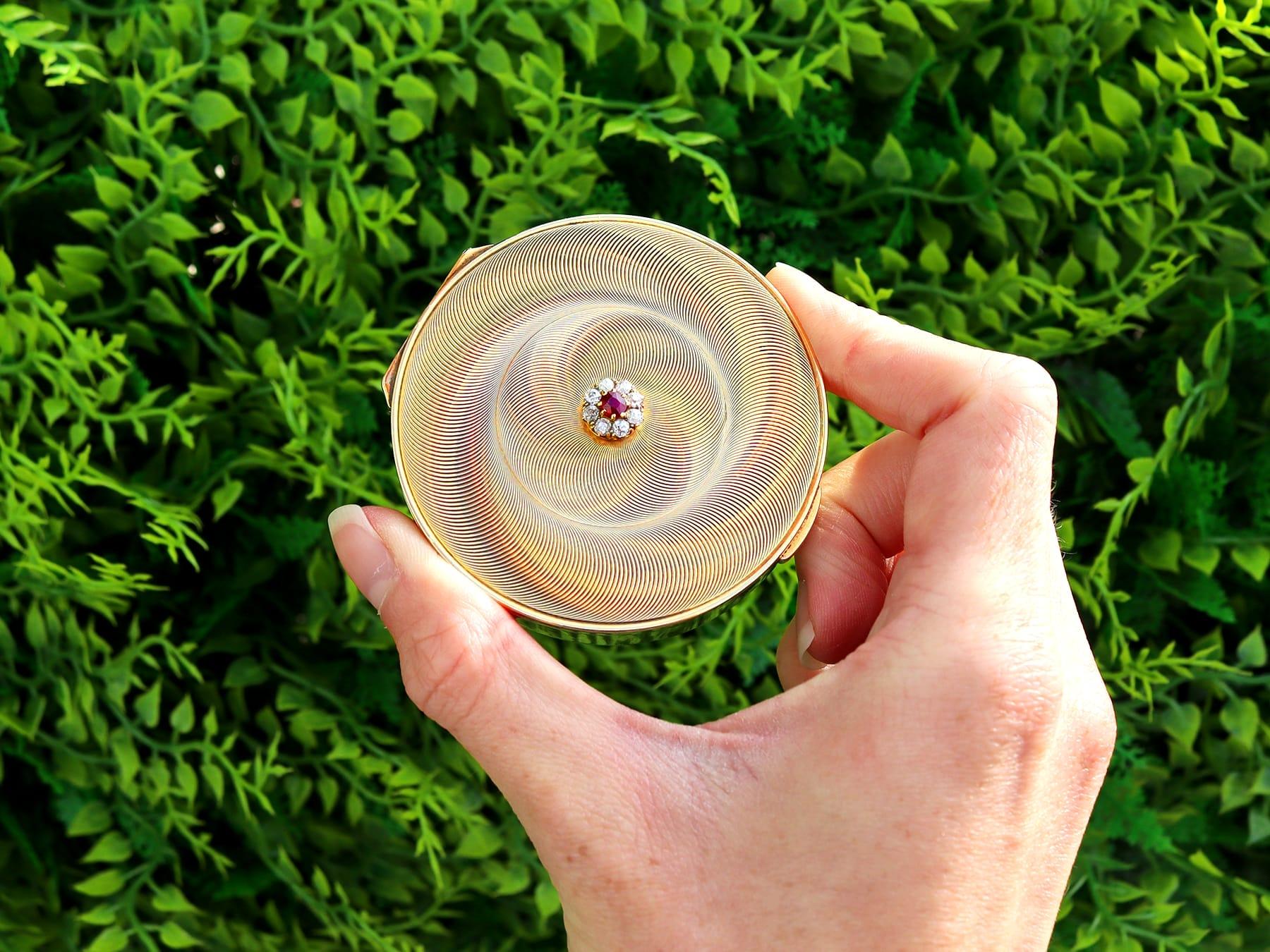 English George VI 9 Carat Yellow Gold Ruby and Diamond Powder/Mirror Compact by Cartier For Sale