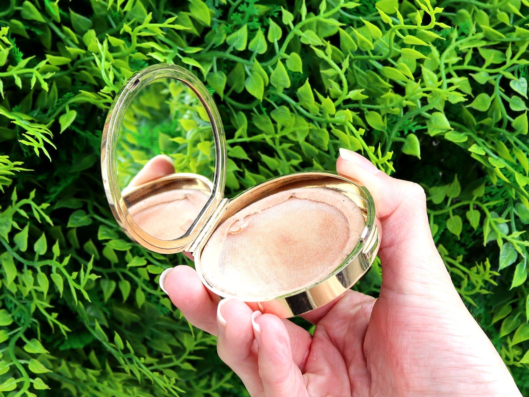 Mid-20th Century George VI 9 Carat Yellow Gold Ruby and Diamond Powder/Mirror Compact by Cartier For Sale