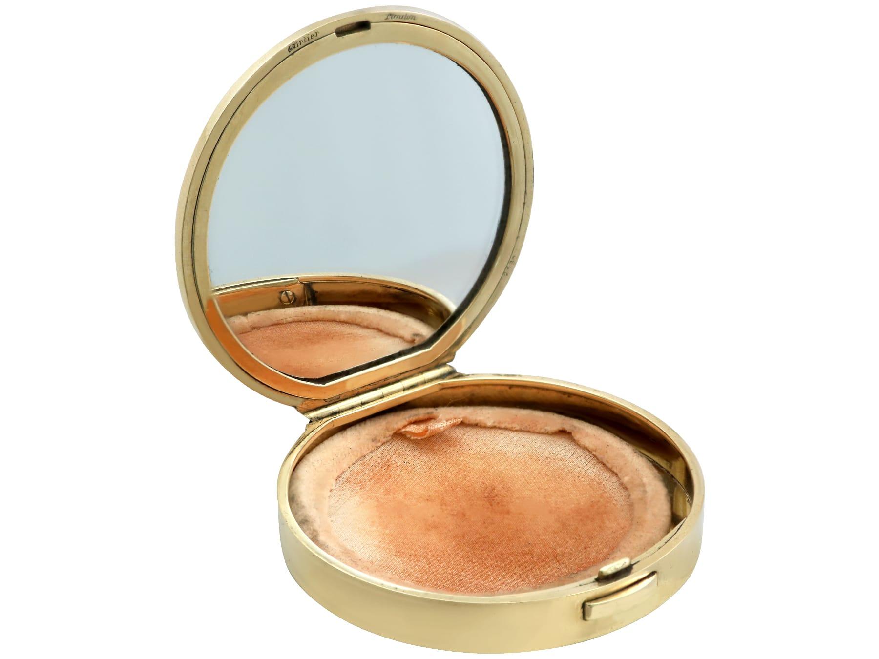 George VI 9 Carat Yellow Gold Ruby and Diamond Powder/Mirror Compact by Cartier For Sale 2