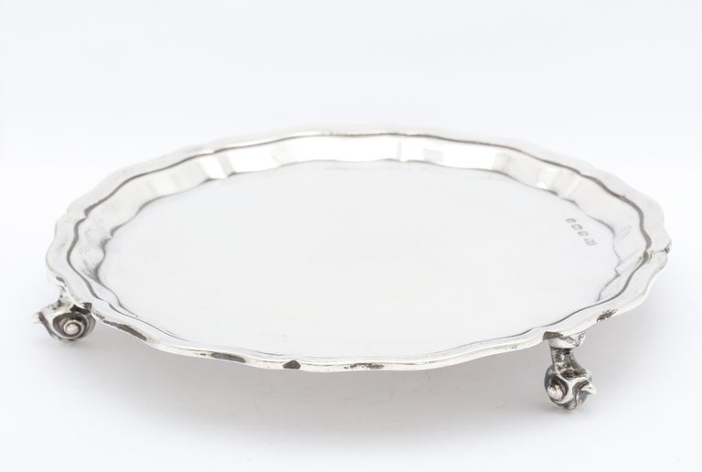George VI Period Sterling Silver Footed Salver/Tray By Emile Viner In Good Condition For Sale In New York, NY