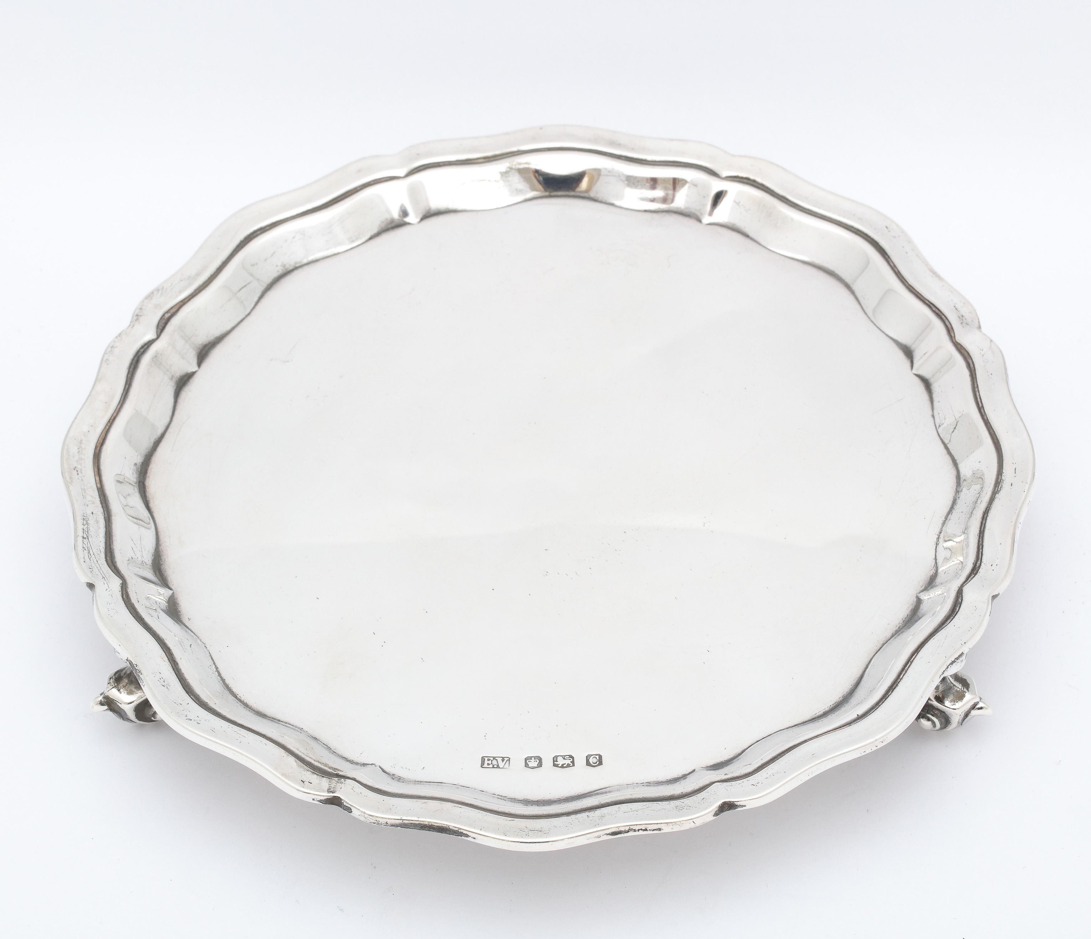 Mid-20th Century George VI Period Sterling Silver Footed Salver/Tray By Emile Viner For Sale