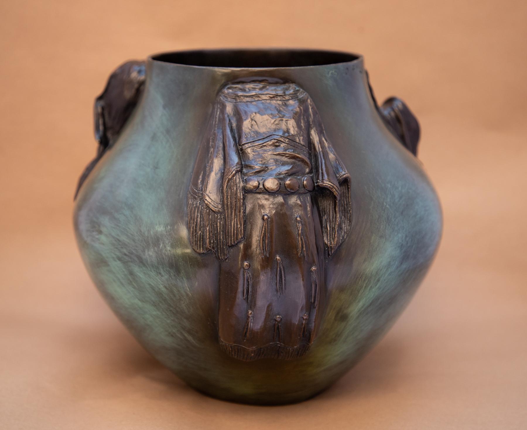 Medicine Bowl (small) - Realist Sculpture by George Walbye