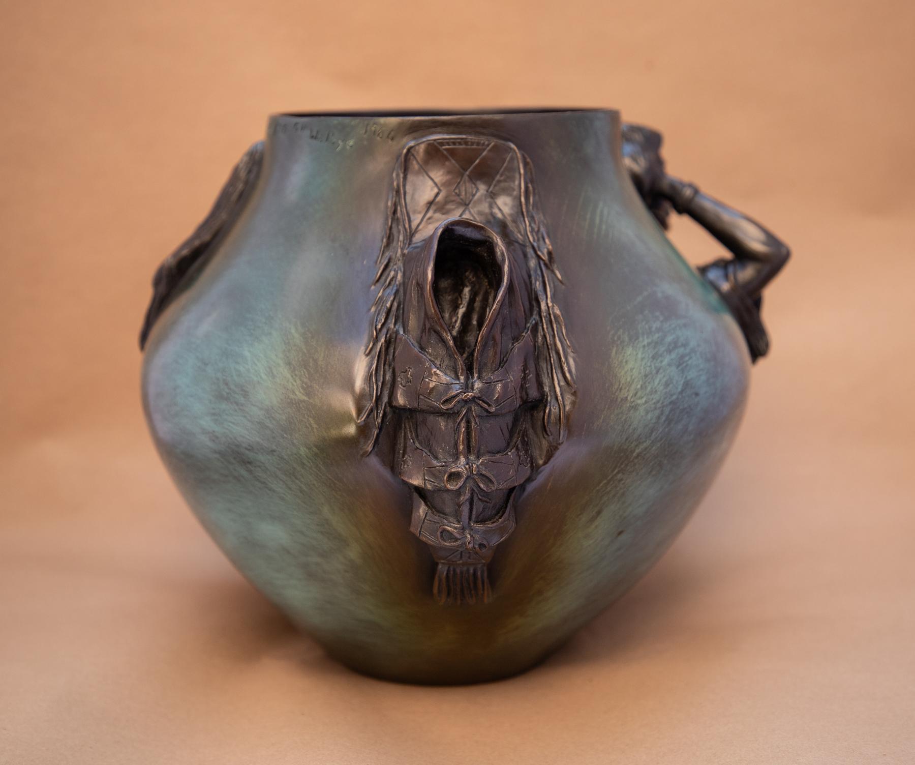 Original bronze sculpture by George Walbye.
Edition A/P.
Signed on bronze sculpture.