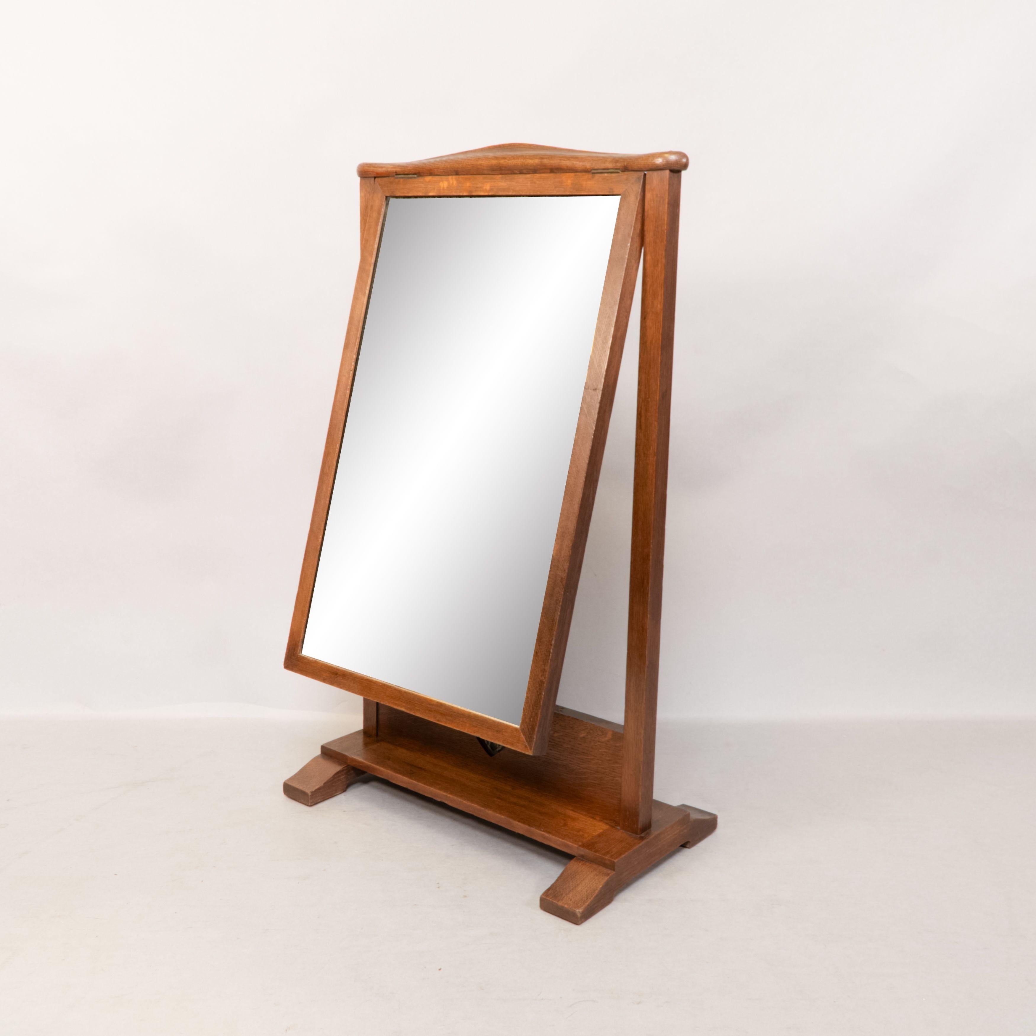 George Walton. An Arts and Crafts oak dressing table mirror In Good Condition For Sale In London, GB