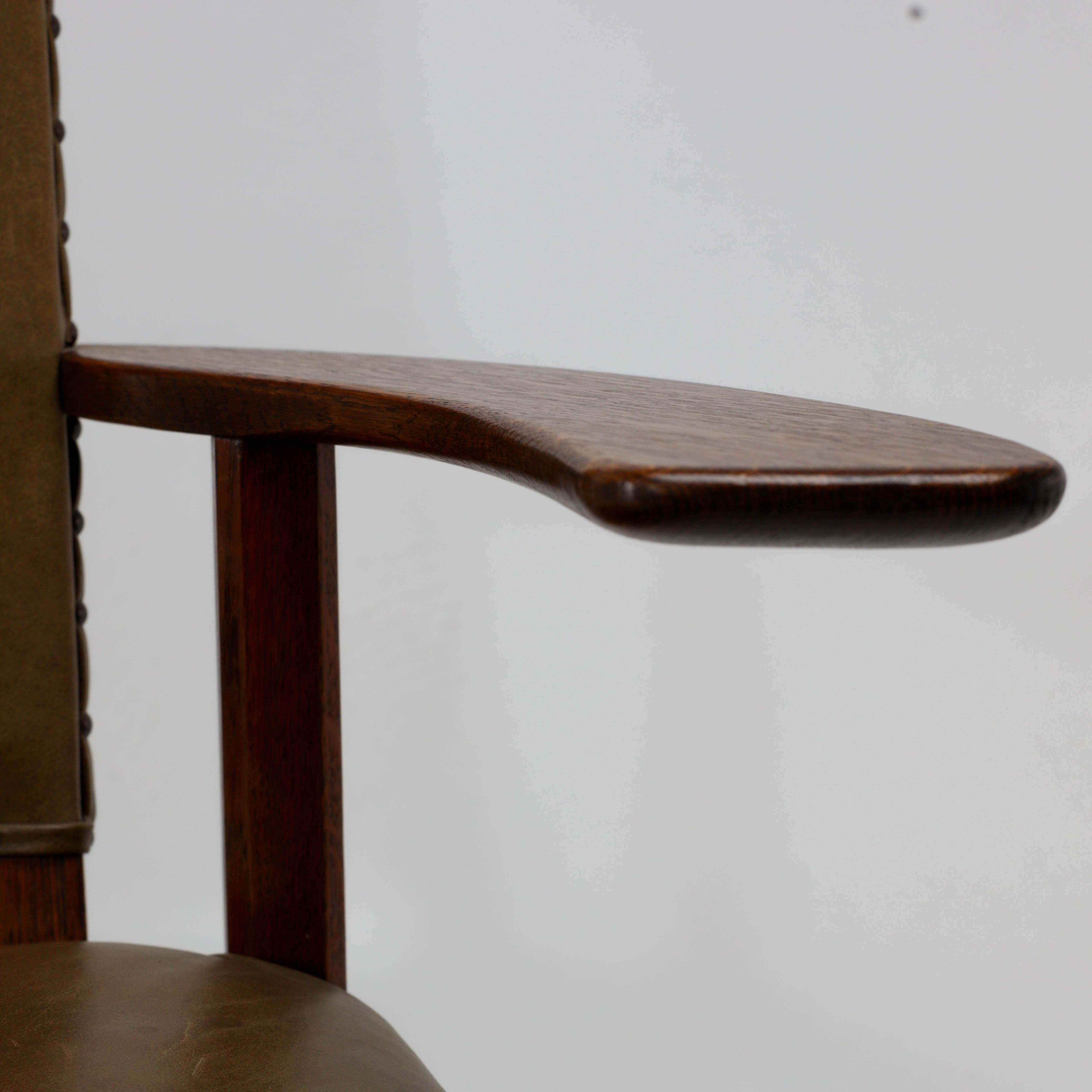 George Walton. An Arts & Crafts Glasgow School oak 'Abingdon' armchair In Good Condition For Sale In London, GB