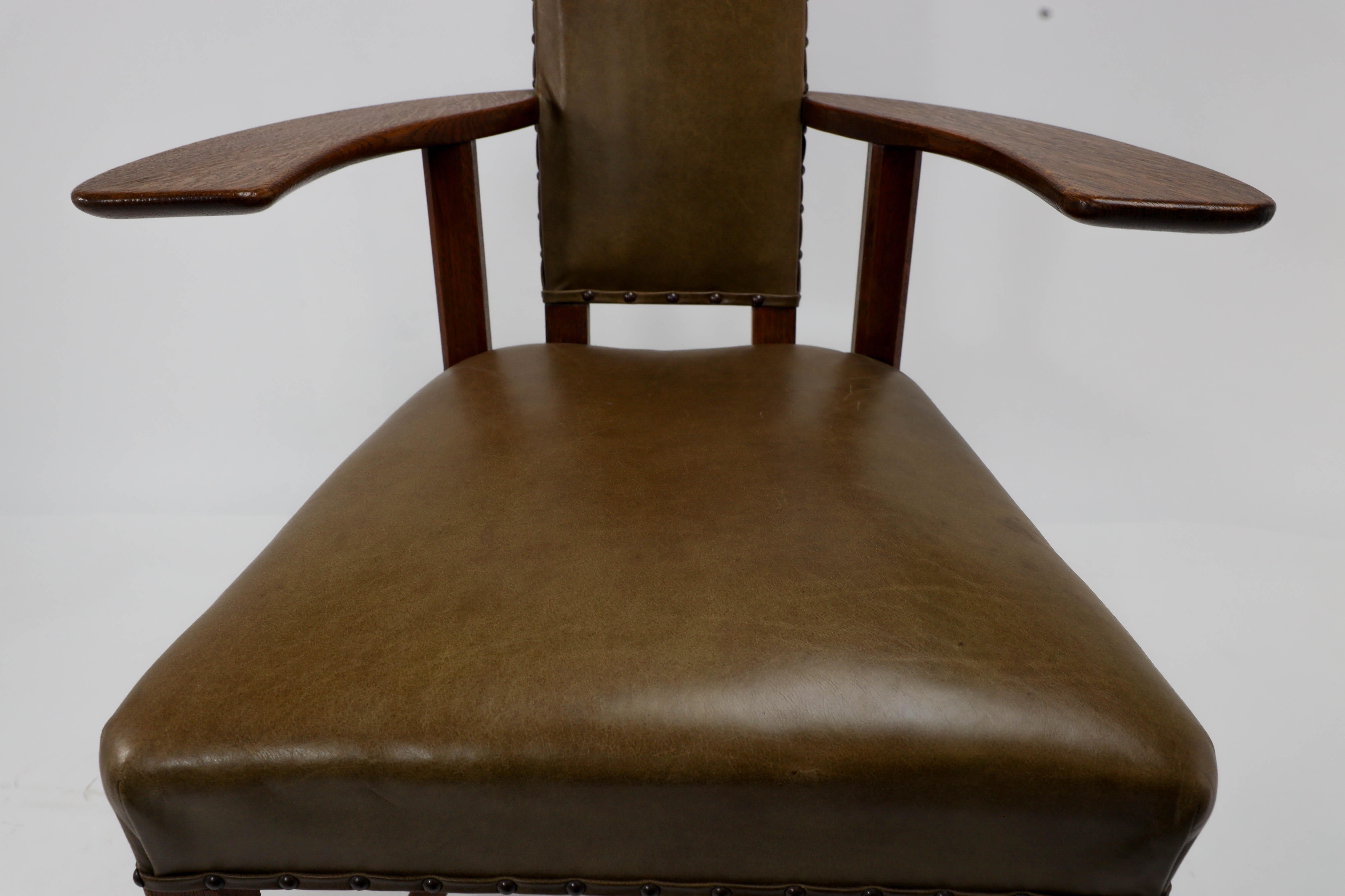 Oak George Walton. An Arts & Crafts Glasgow School oak 'Abingdon' armchair For Sale