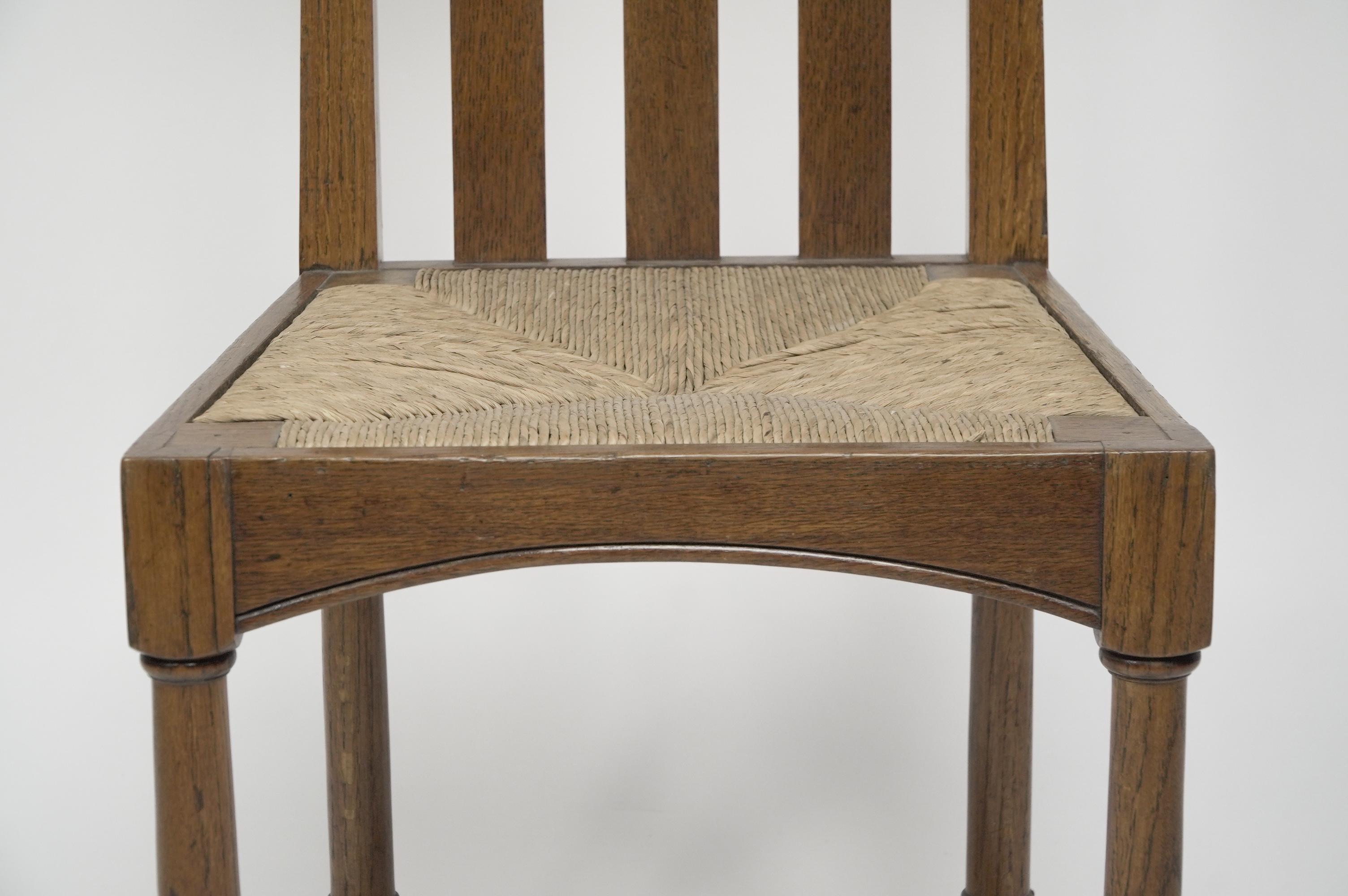 George Walton attribuito, Coppia di sedie Arts & Crafts con intarsi in scacchiera in vendita 4