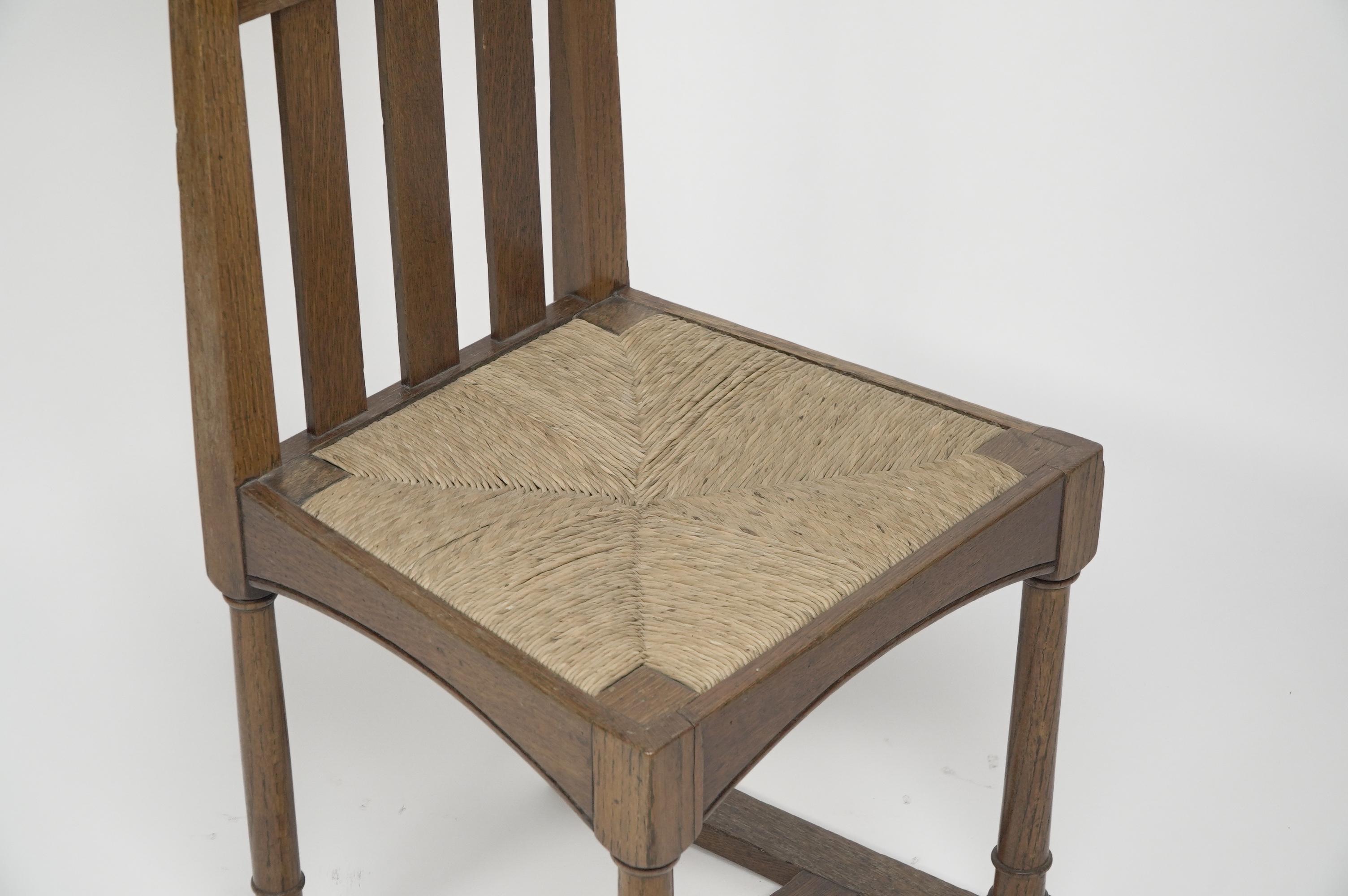 George Walton attribuito, Coppia di sedie Arts & Crafts con intarsi in scacchiera in vendita 6