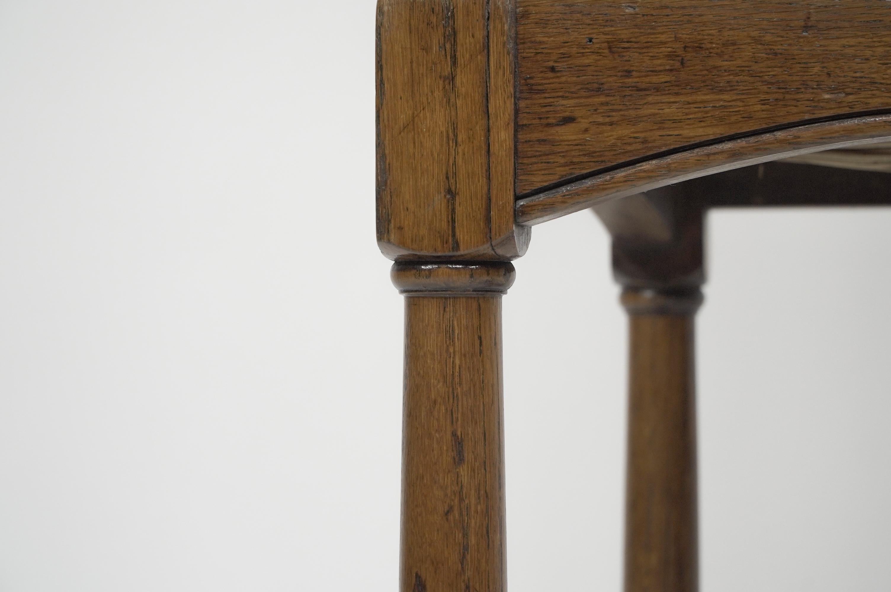 George Walton attribuito, Coppia di sedie Arts & Crafts con intarsi in scacchiera in vendita 8