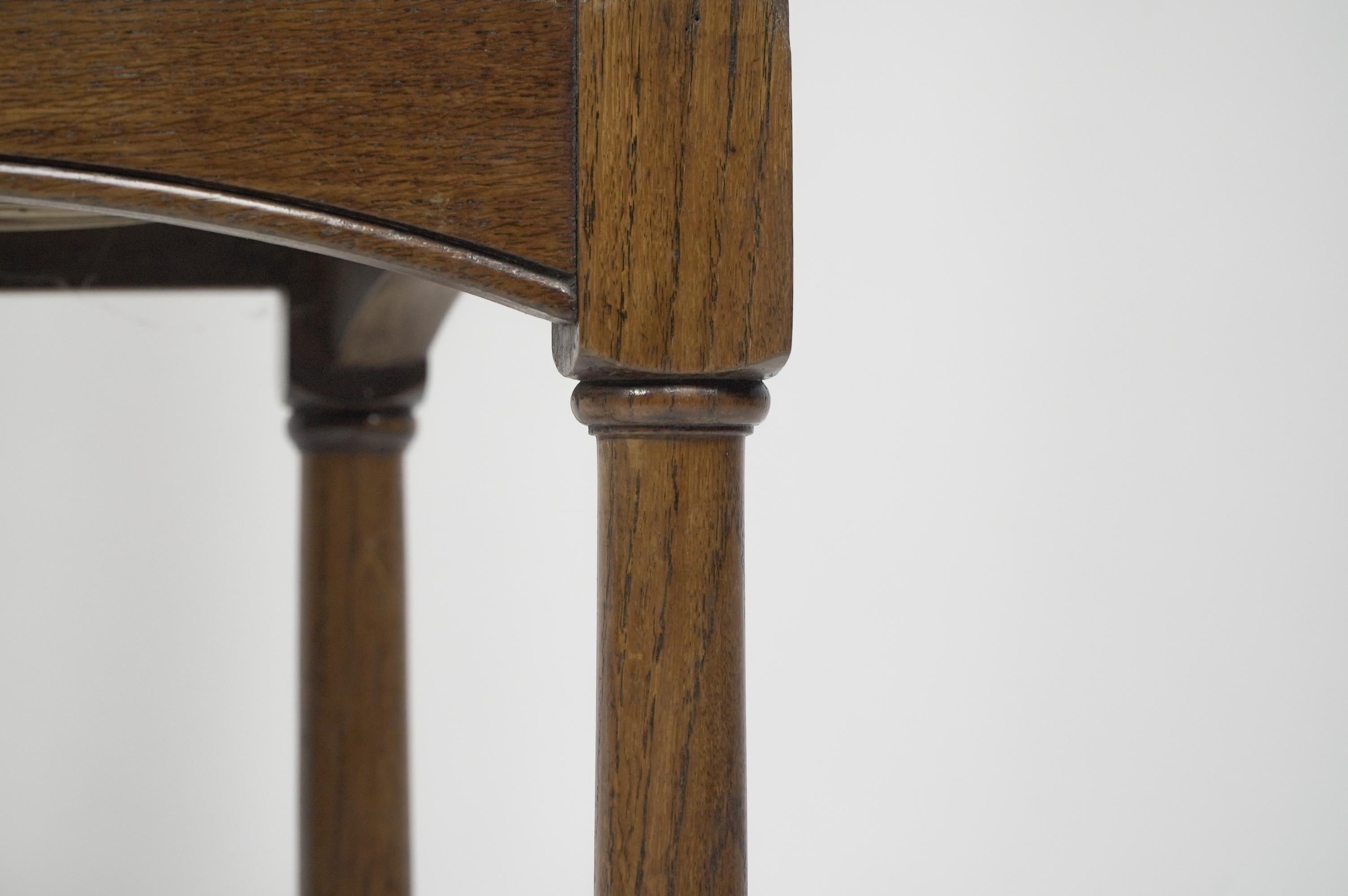 George Walton attribuito, Coppia di sedie Arts & Crafts con intarsi in scacchiera in vendita 9