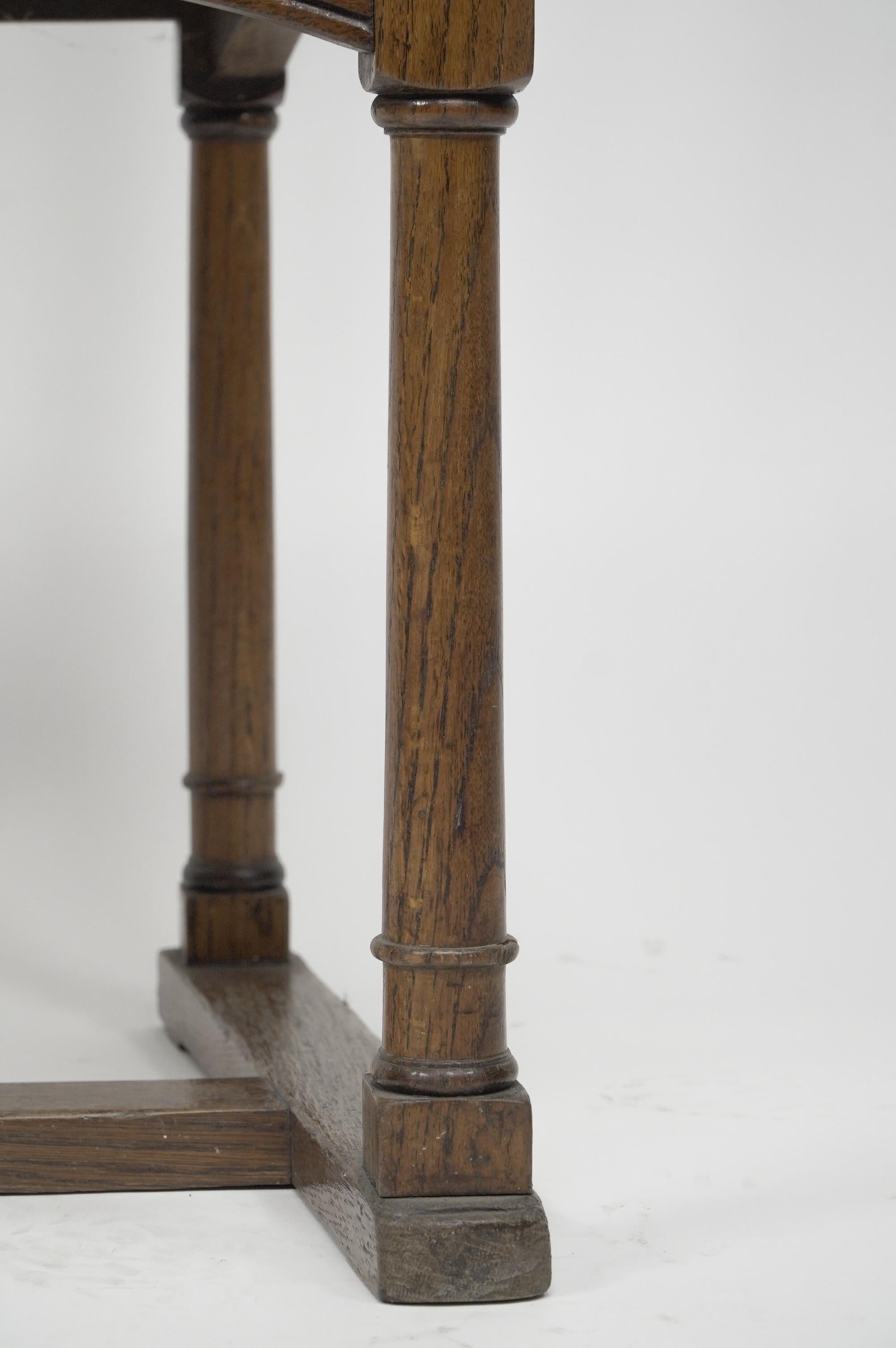 George Walton attribuito, Coppia di sedie Arts & Crafts con intarsi in scacchiera in vendita 10