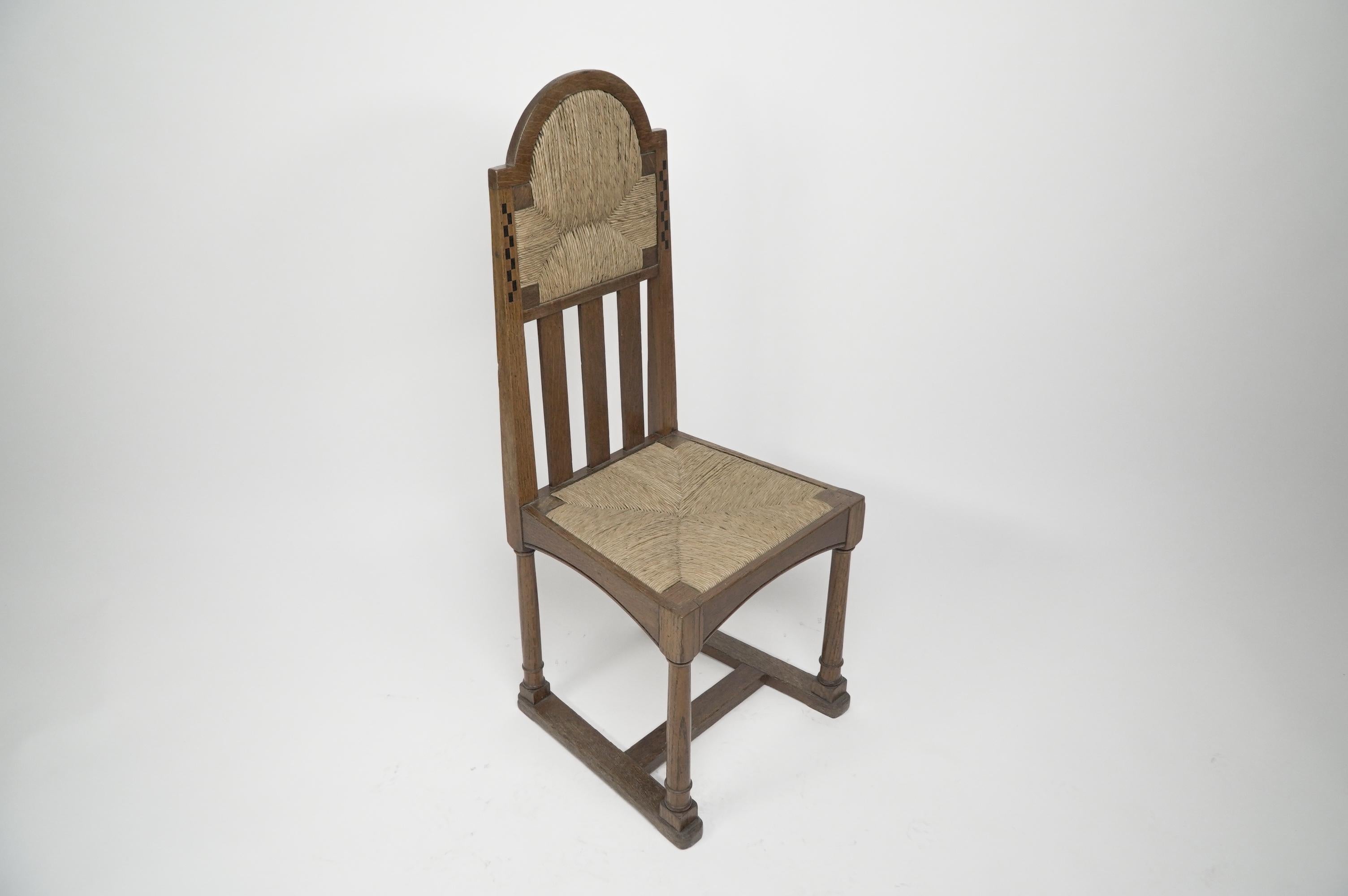 Inglese George Walton attribuito, Coppia di sedie Arts & Crafts con intarsi in scacchiera in vendita